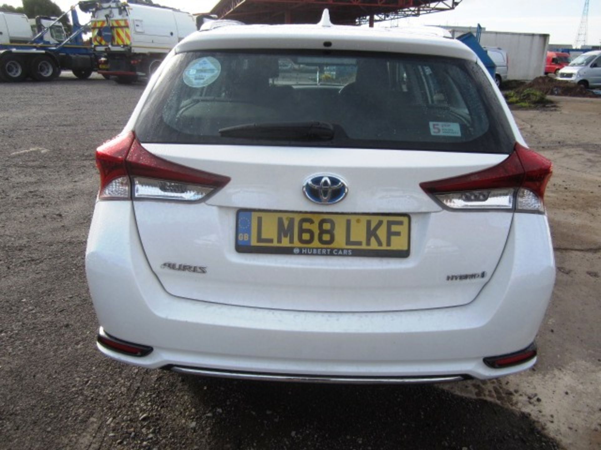 Toyota Auris ICON HEV VVT-I CVT 1.8 hybrid estate. Registration: LM68 LKF. Recorded mileage: 29,836. - Image 6 of 18