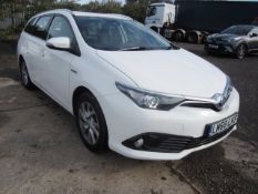 Toyota Auris ICON HEV VVT-I CVT 1.8 hybrid estate. Registration: LM68 LKF. Recorded mileage: 29,836.