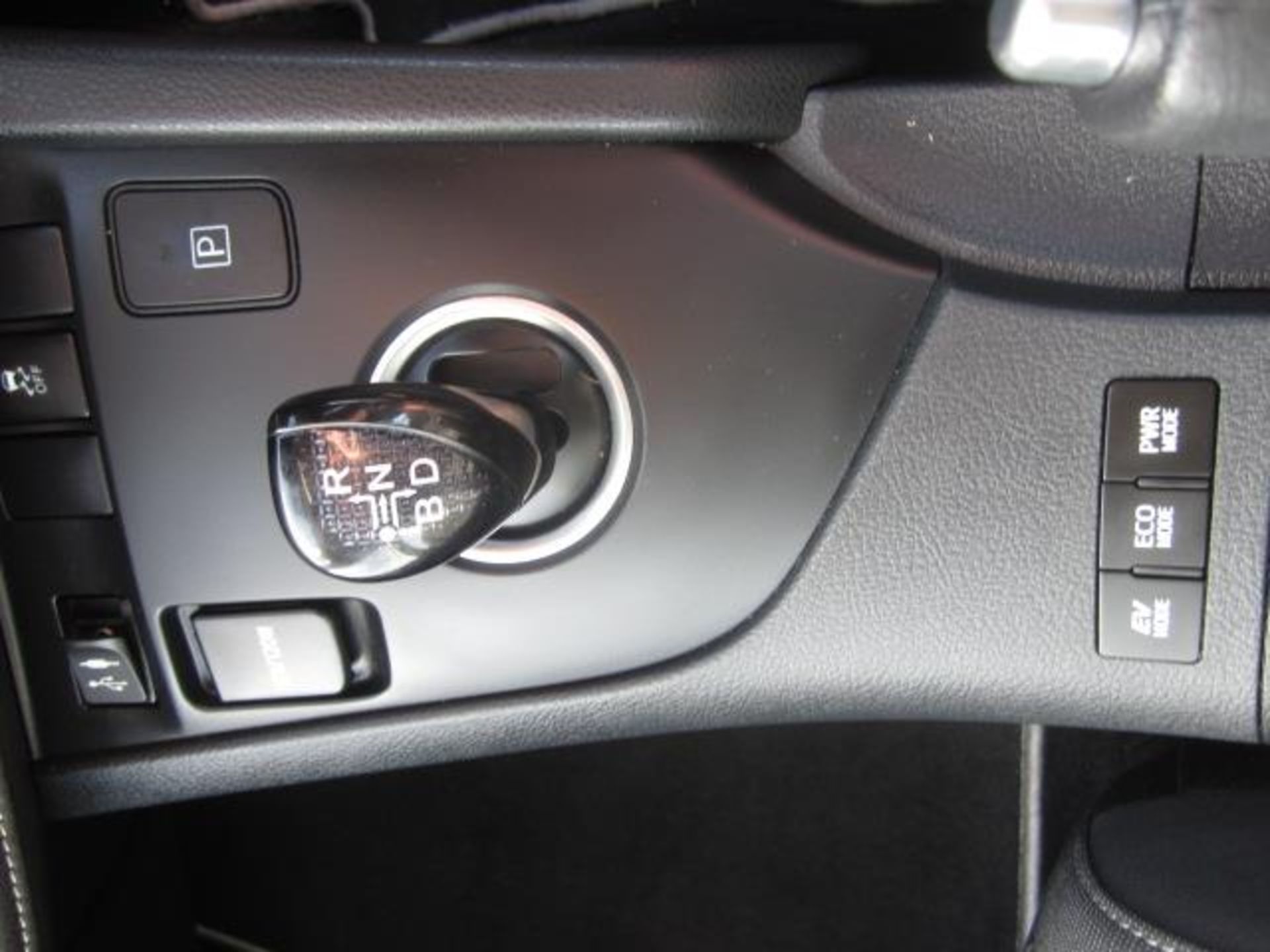 Toyota Auris ICON HEV VVT-I CVT 1.8 hybrid estate. Registration: LM68 LKE. Recorded mileage: 28,724. - Image 15 of 20