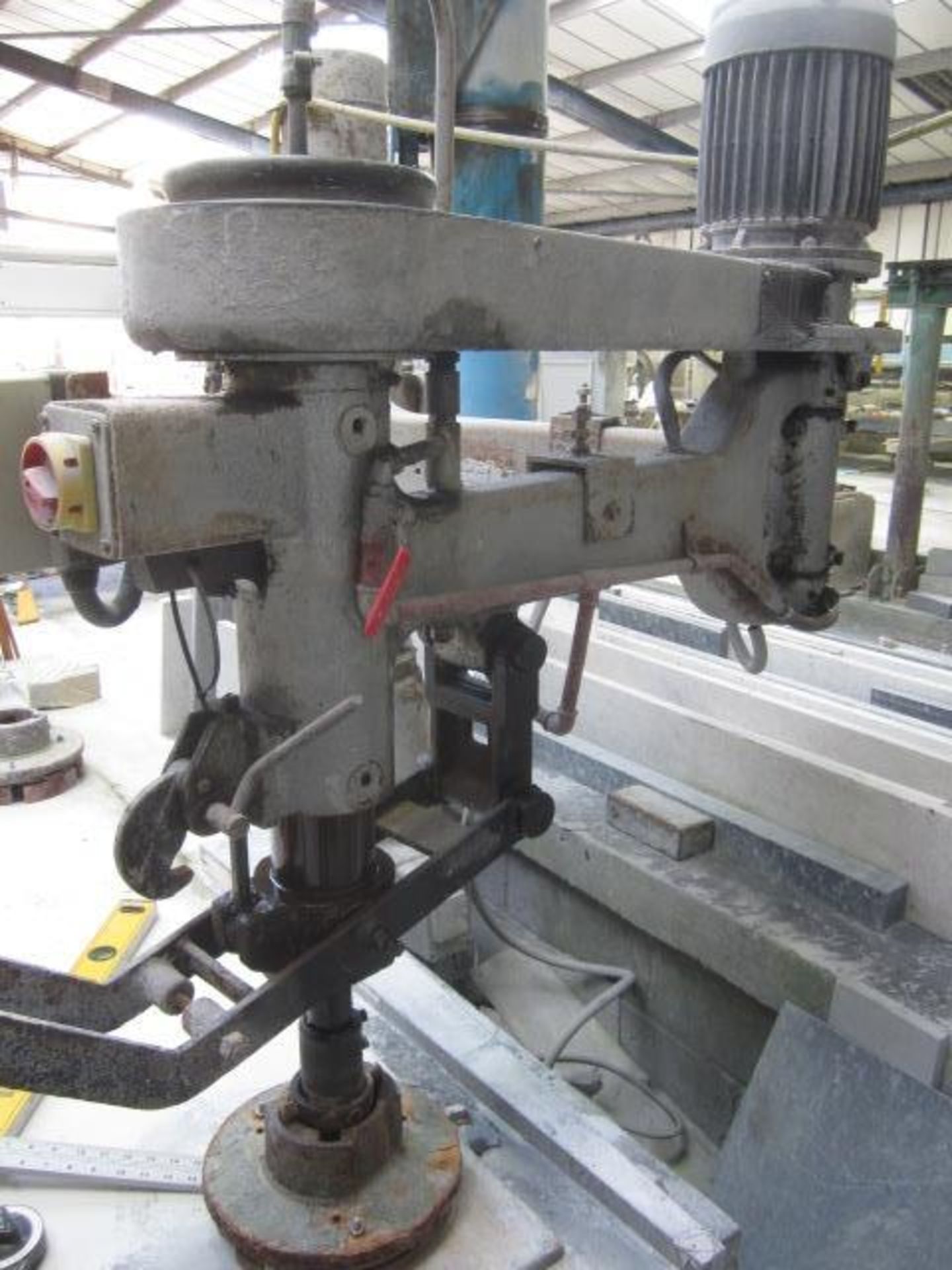 Brevettata radial arm face polisher, electrical lift, manual articulated arm with assorted polishing - Image 2 of 4