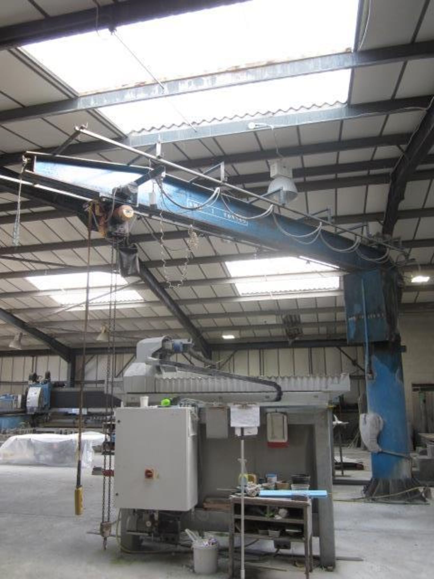 Floor-mounted pillar jib crane, s/n: 11853, SWL: 1 tonne with Davy Morris Electric Chain block,