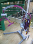 Arjo Minstrel mobile patient lift with scale SWL 190Kg Art No HMA0007-UK s/n MS1004a152. *NB: This