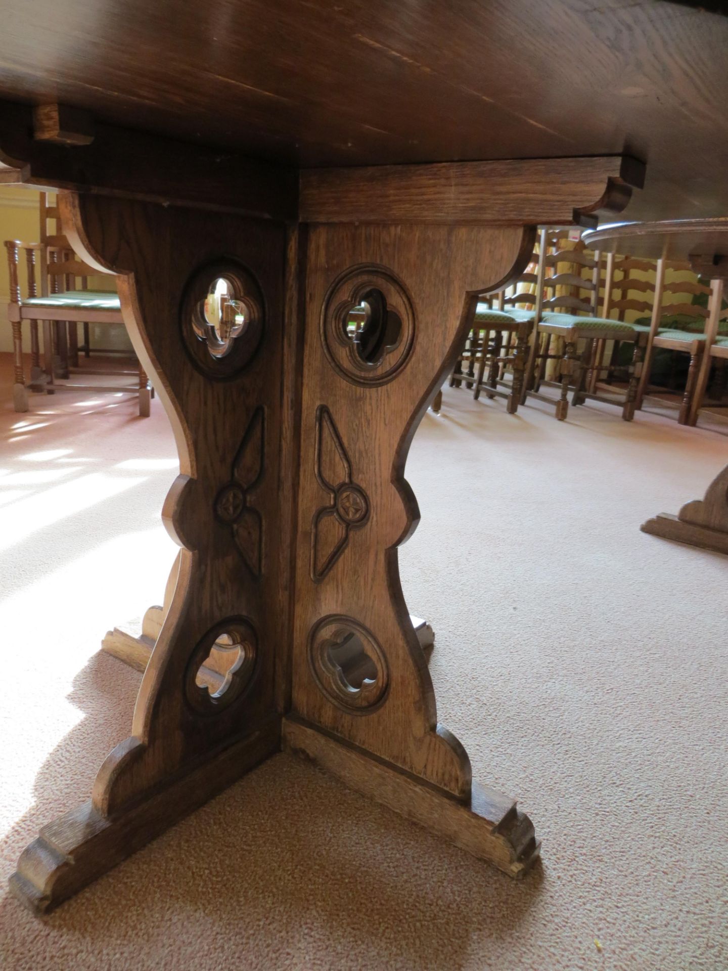 Circular dining room table with carved wooden pedestal 1200mm diameter - Image 2 of 2