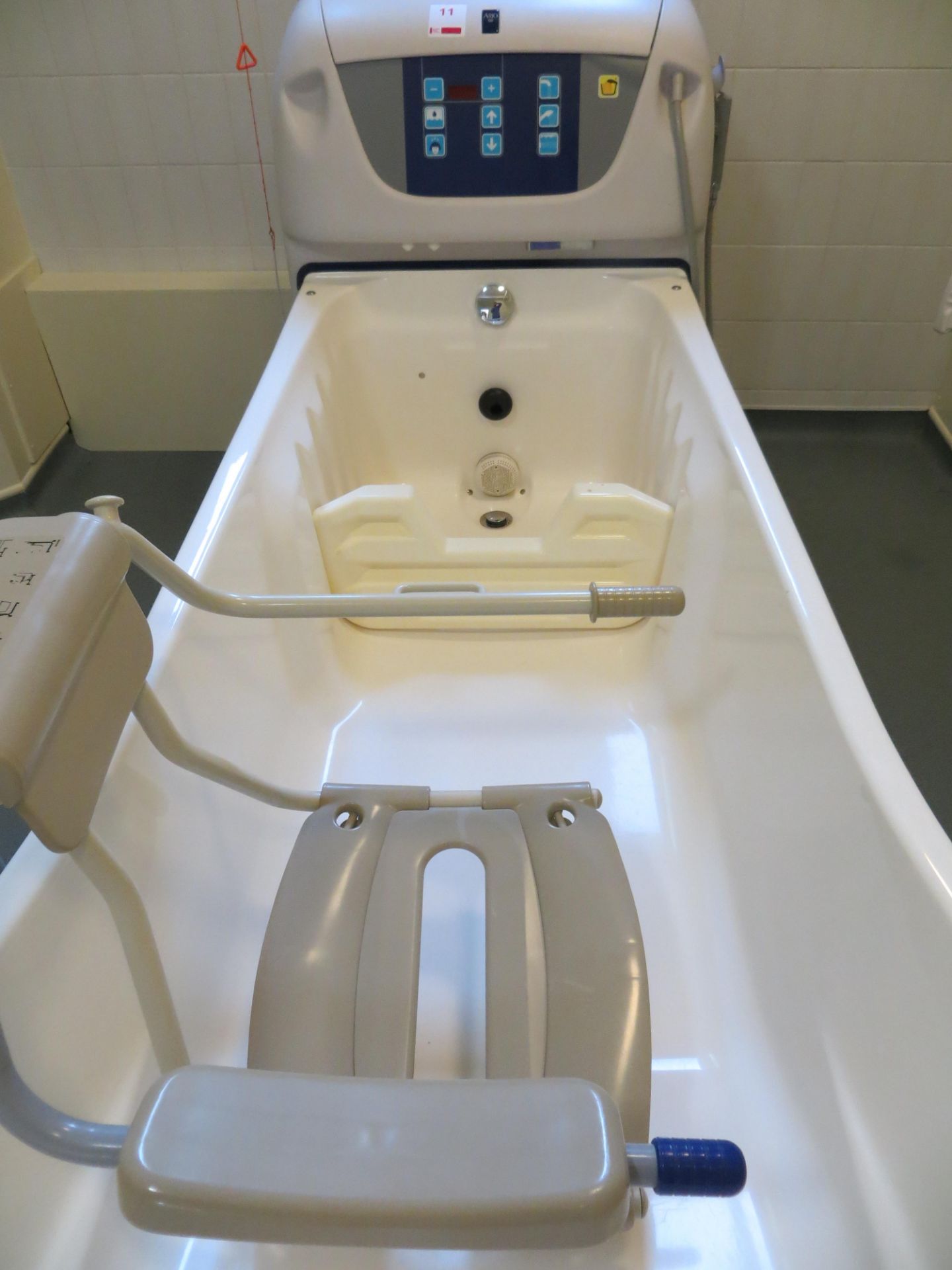 Arjo keyhole shape assisted bath with shower Prod No AR52311-GB batch No SE214840 c/w Arjo Hydraulic - Image 3 of 4