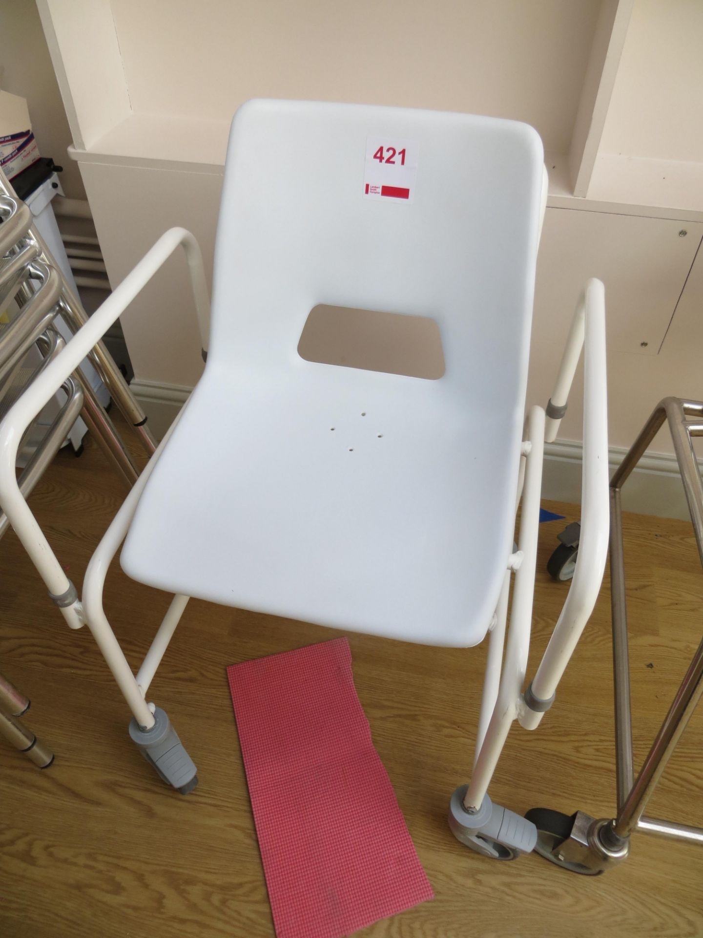 Aidapt mobile shower chair SWL 190Kg s/n 15110063