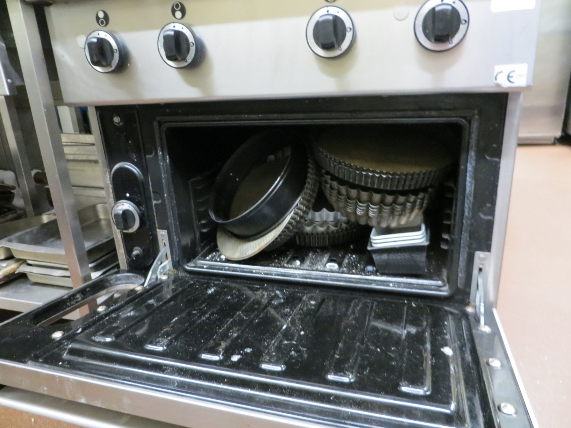 Mareno four section mobile stainless steel gas hob and oven. NB A work Method Statement and Risk - Image 2 of 2