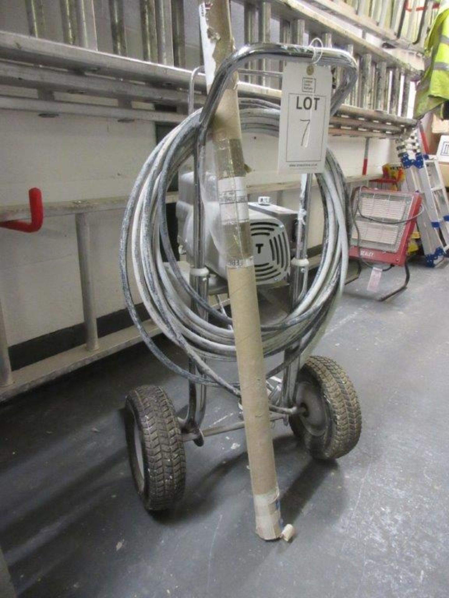 Tritech T7 cart mounted airless spray unit c/w extension pole - Image 3 of 7