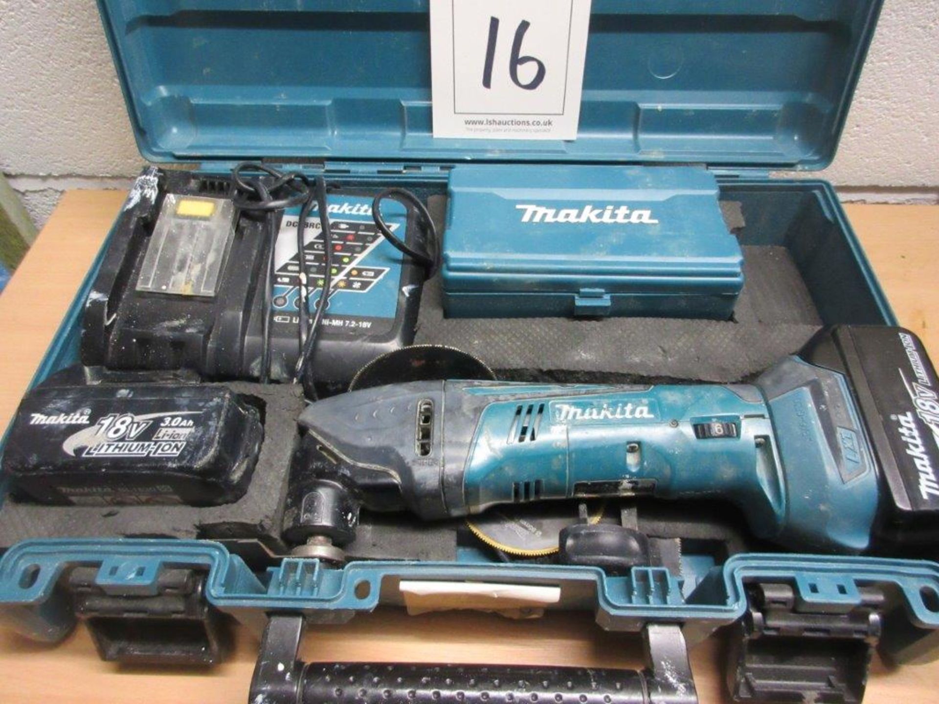 Makita BTM50RFX3 circular cutter c/w DL1SRC charger, 2 x 18v Lithium Ion batteries and carry box - Image 2 of 2