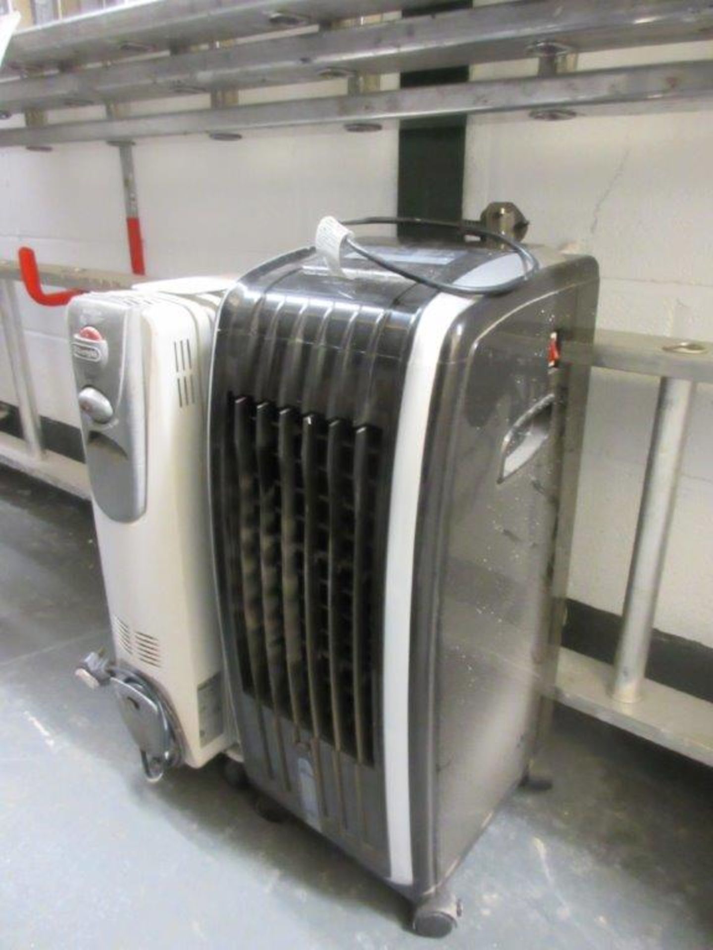 Radia electric heater and 5 elements air conditioning unit - Image 3 of 3