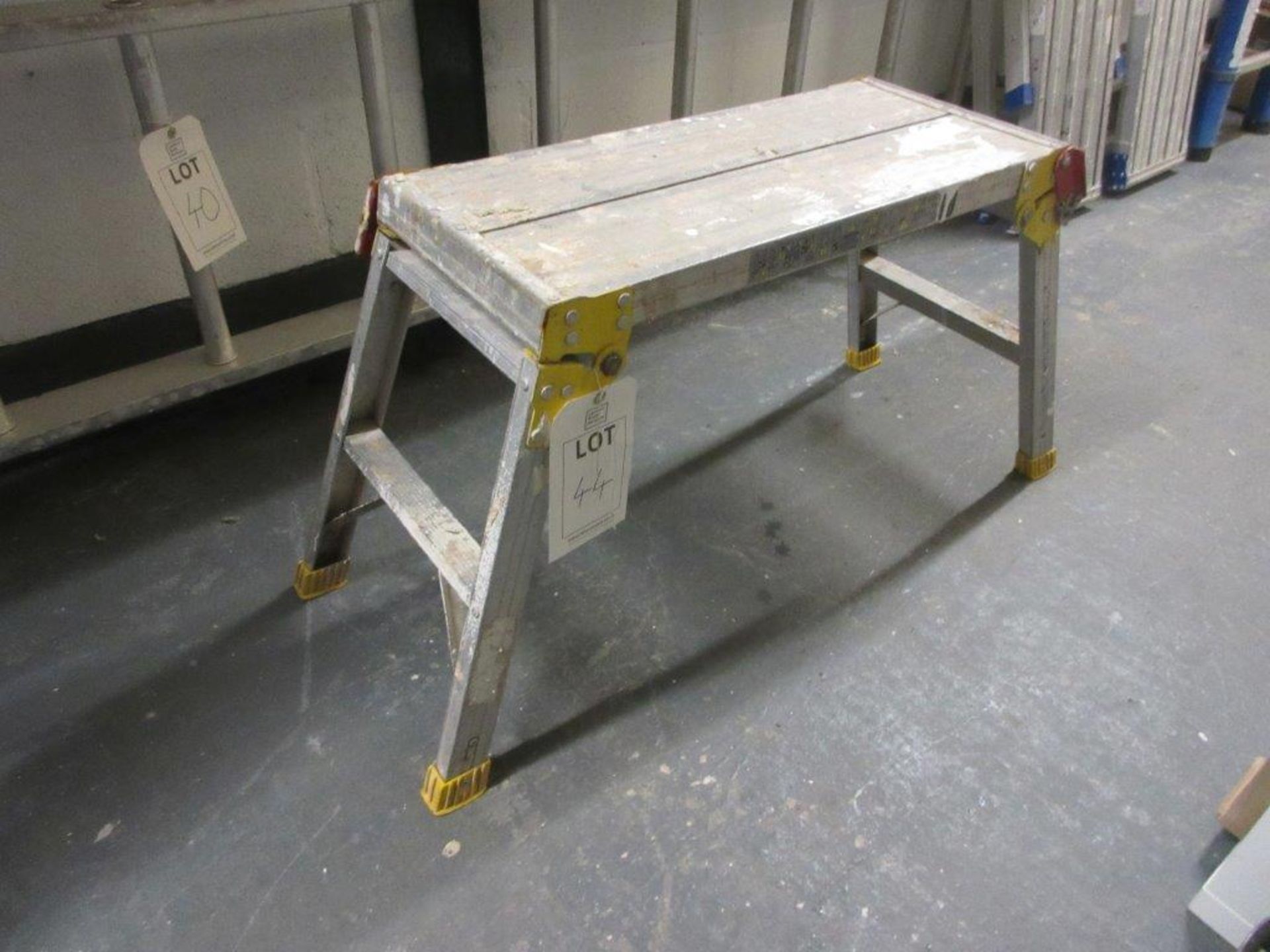 Aluminium folding low-height work platform