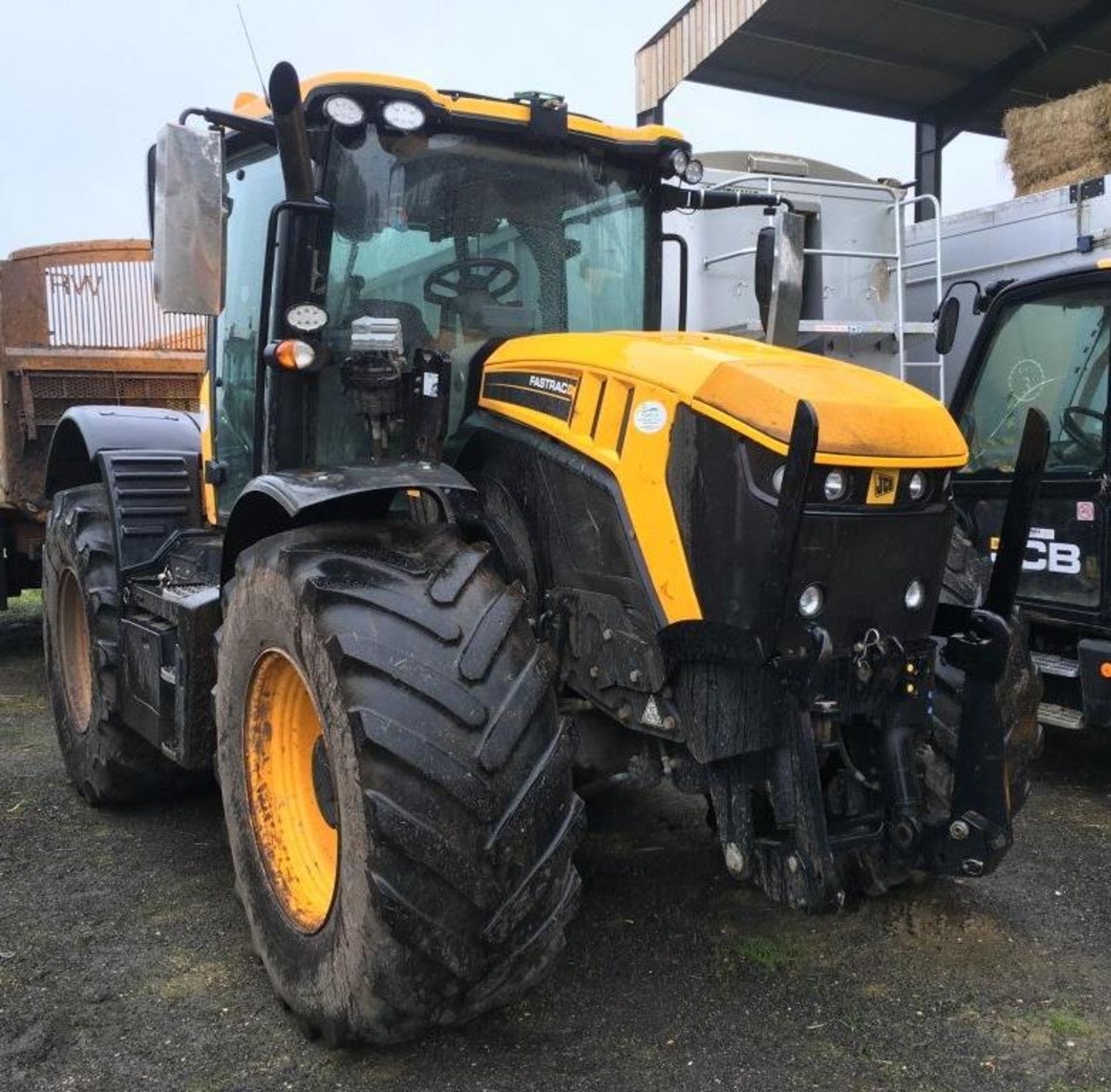 JCB 4220 Fastrac tractor, YOM: 2017, Reg: AY66 WRC, No. JCB43X60LG2184716, 5,008 hours, with Quicke