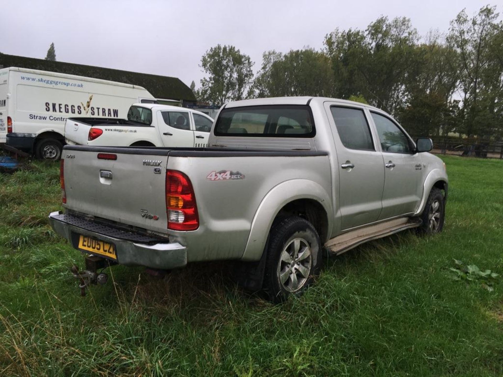 Toyota Hilux D-4D 4x4 ECT-I Automatic pick up, MOT expired, YOM: 2005, Reg: EU05 CZK, 141,714 - Image 4 of 15