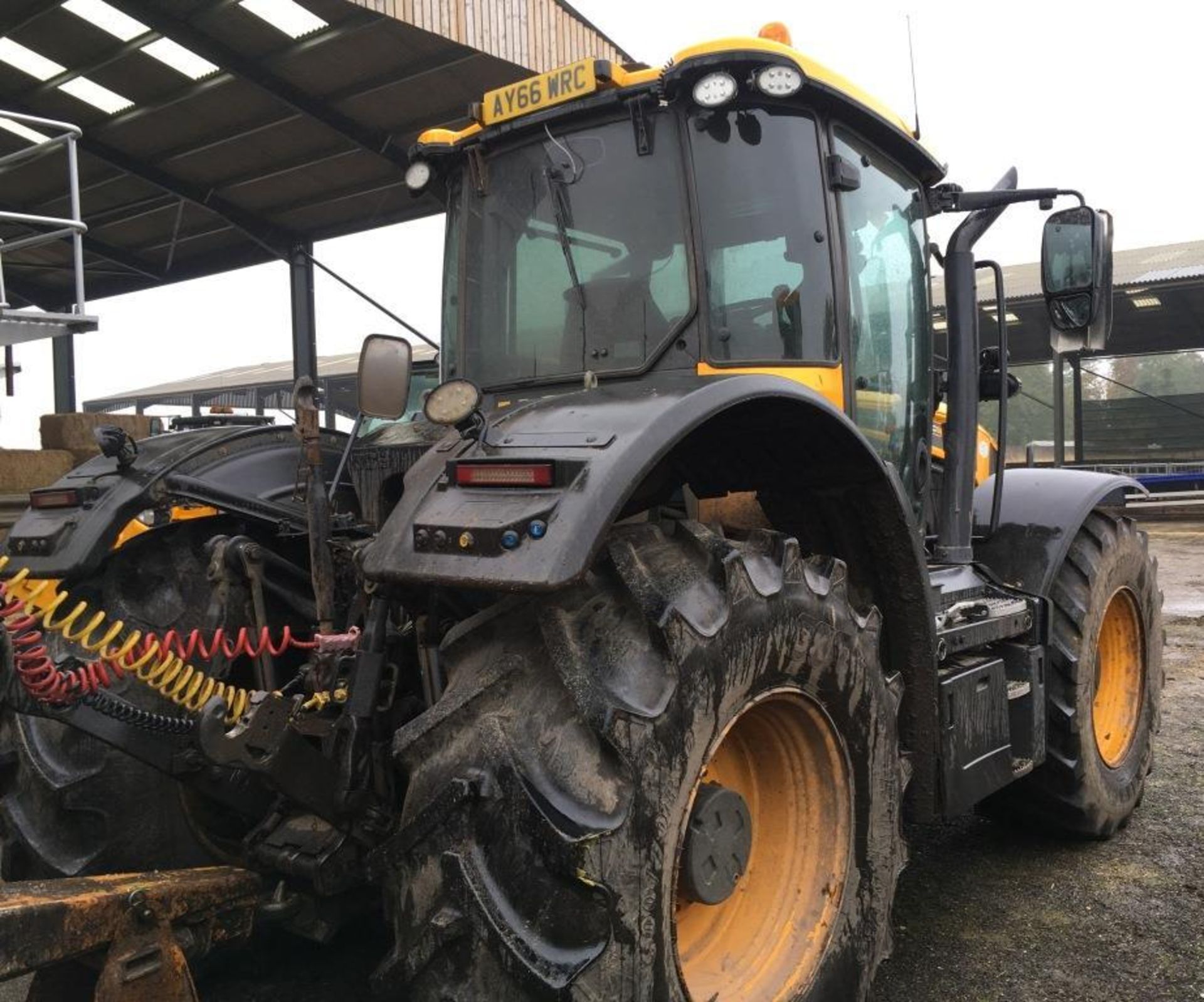 JCB 4220 Fastrac tractor, YOM: 2017, Reg: AY66 WRC, No. JCB43X60LG2184716, 5,008 hours, with Quicke - Image 2 of 15