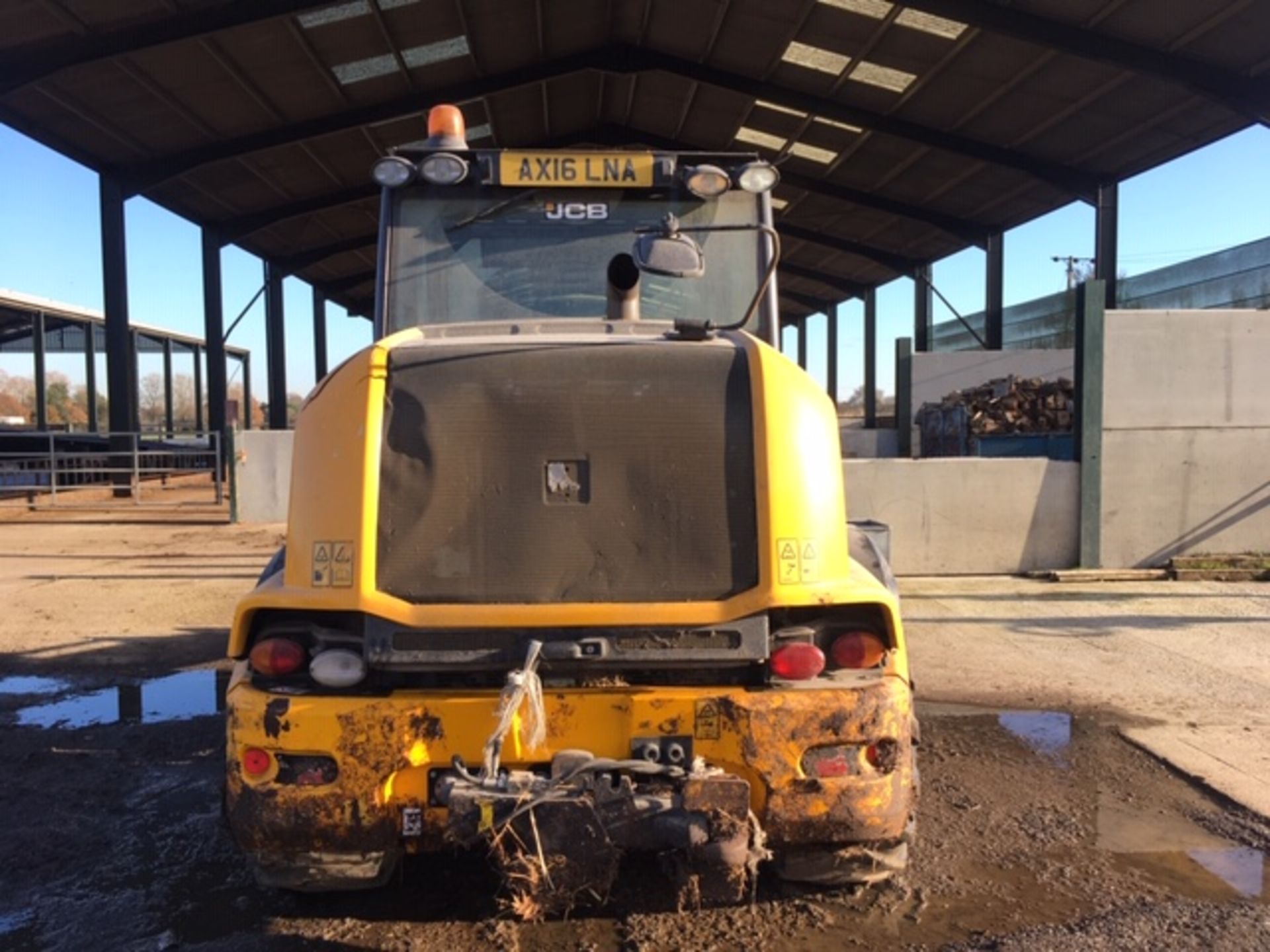 JCB TM320S wheeled loader, YOM: 2016, Reg: AX16 LNA, No. JCB320TSHG2421444, 6,800 hours (advised) ( - Image 4 of 25