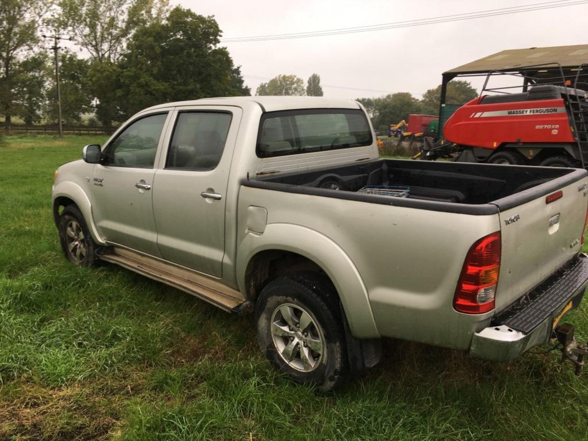 Toyota Hilux D-4D 4x4 ECT-I Automatic pick up, MOT expired, YOM: 2005, Reg: EU05 CZK, 141,714 - Image 3 of 15