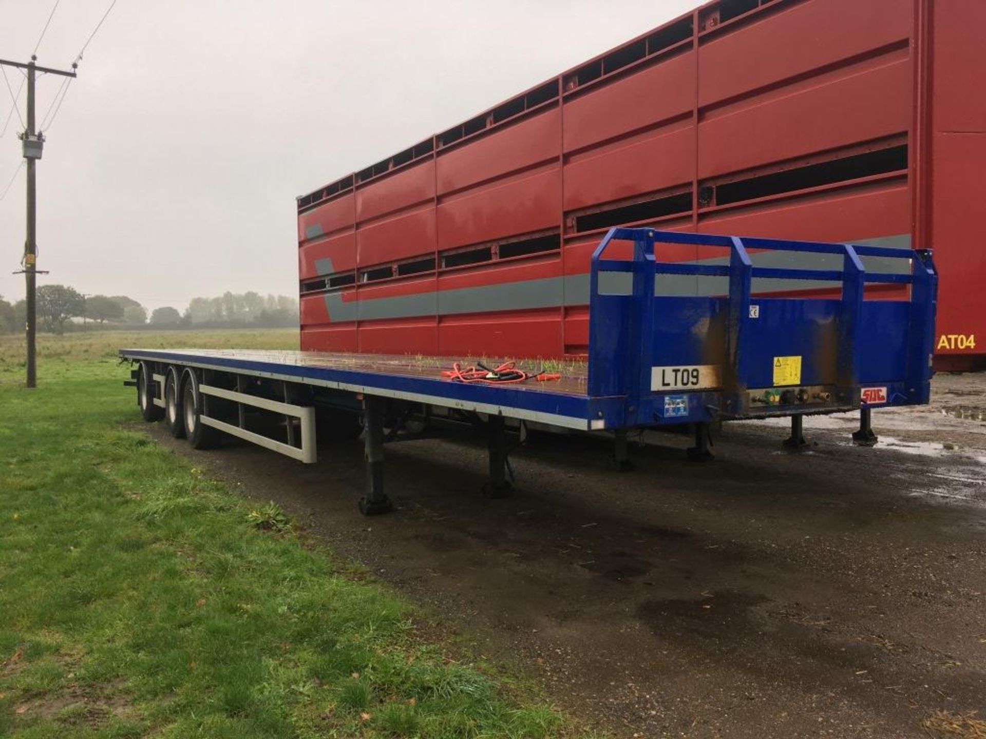 SDC long flat bed tri axle rear steer trailer, YOM: 2017, No. SDCPL51B300160653, 15,650mm