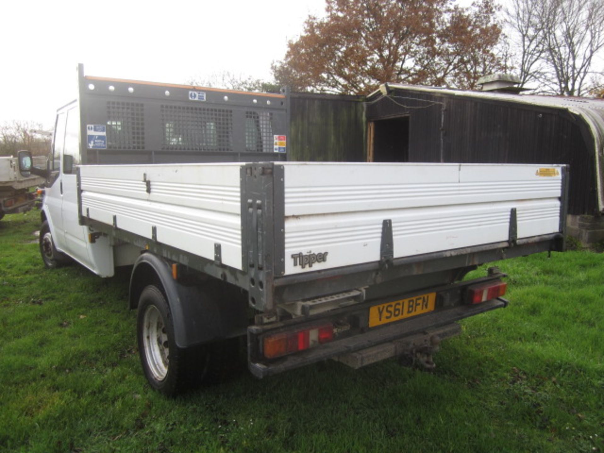 Ford Transit crew double cab 115 T350l D/C Rwd 2.4d, 115bhp drop side tipper Registration: YS61 - Image 4 of 13