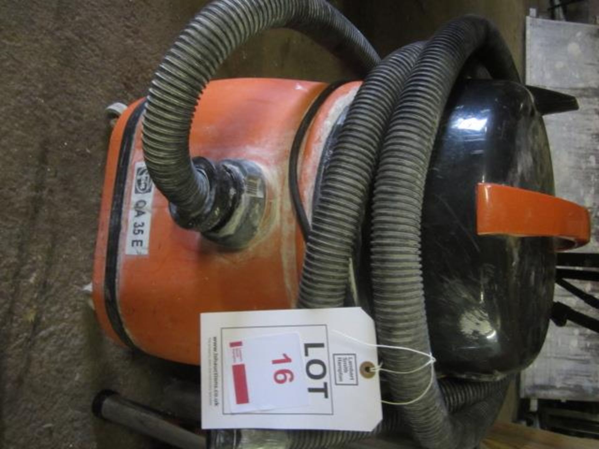 Vein QA 35E and Henry vacuums, 240v - Image 2 of 3