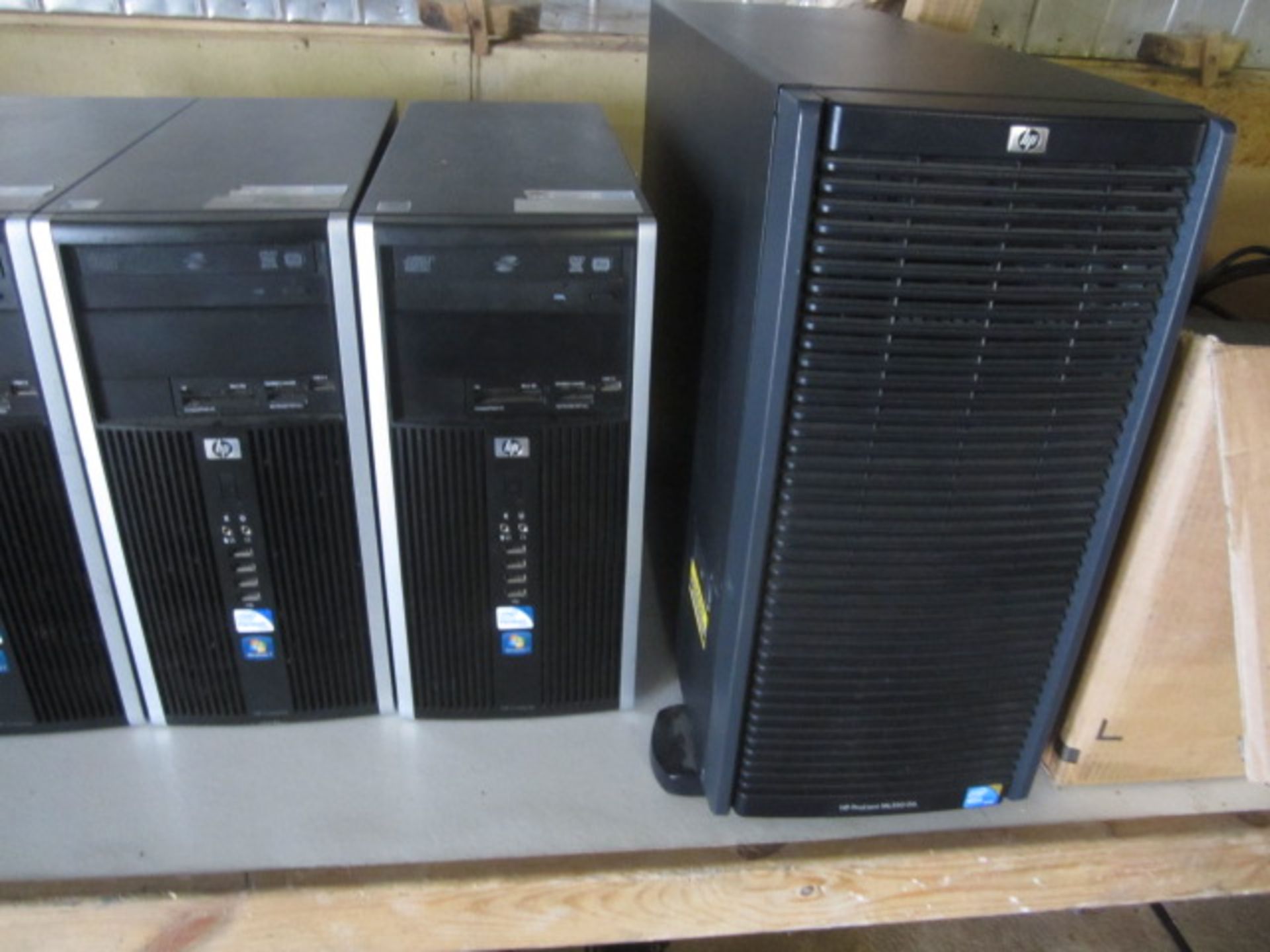 5 x assorted computer towers including HP Proliant ML350 G6 server, 5 x TFT's, keyboards, mice - Image 3 of 5