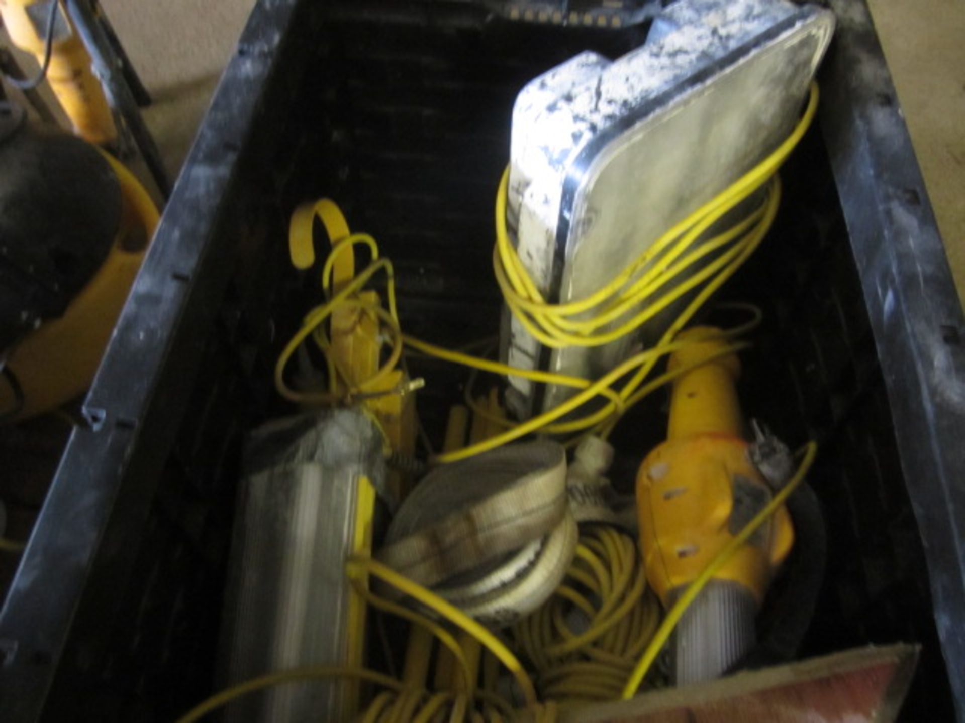 Assorted site lamps, 110v and quantity of assorted extension leads, 110v - Image 2 of 3