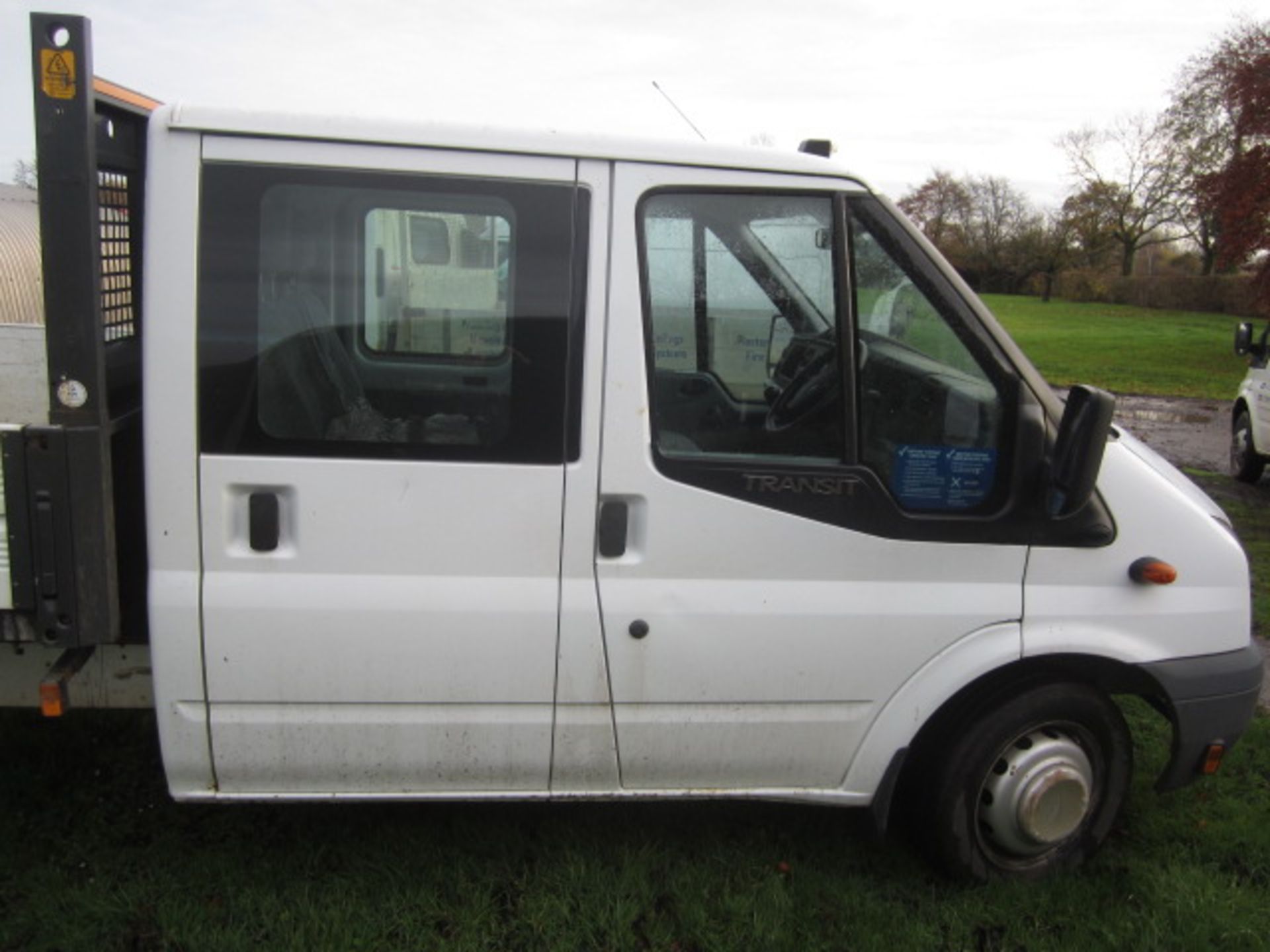 Ford Transit crew double cab 115 T350l D/C Rwd 2.4d, 115bhp drop side tipper Registration: YS61 - Image 8 of 13