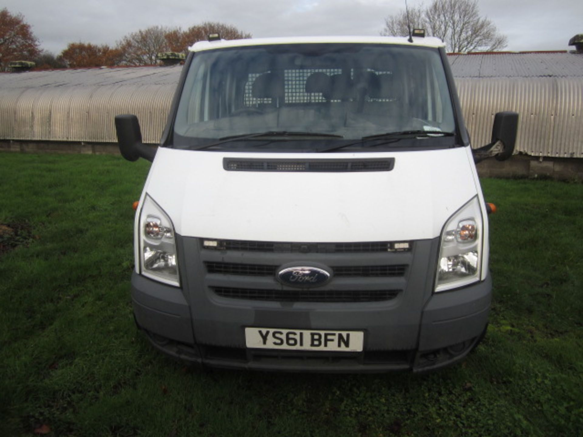 Ford Transit crew double cab 115 T350l D/C Rwd 2.4d, 115bhp drop side tipper Registration: YS61 - Image 3 of 13