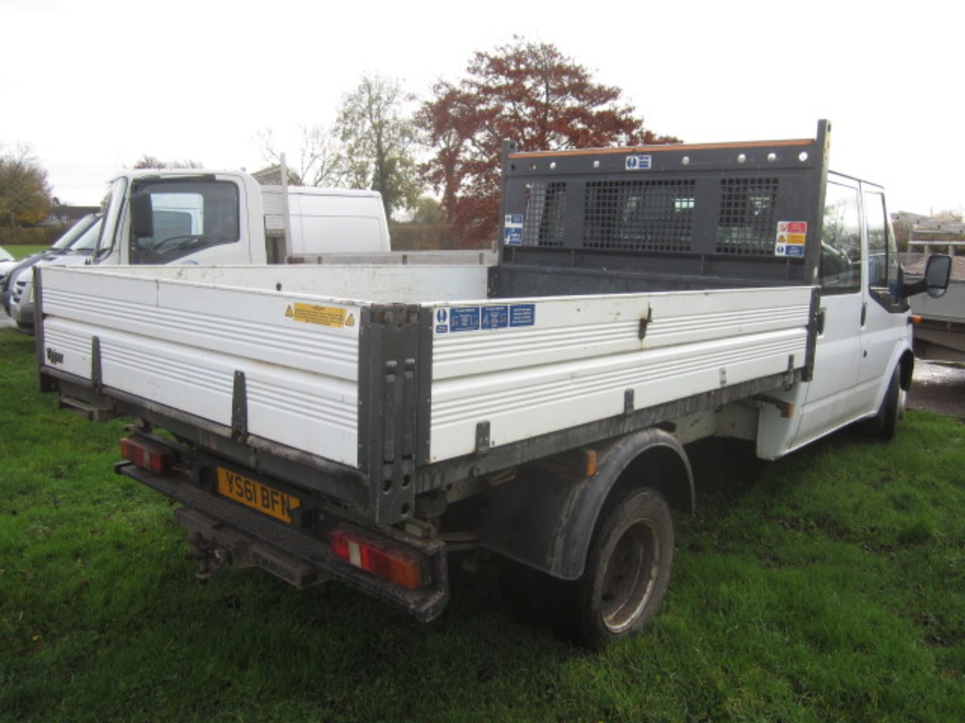 Ford Transit crew double cab 115 T350l D/C Rwd 2.4d, 115bhp drop side tipper Registration: YS61 - Image 5 of 13