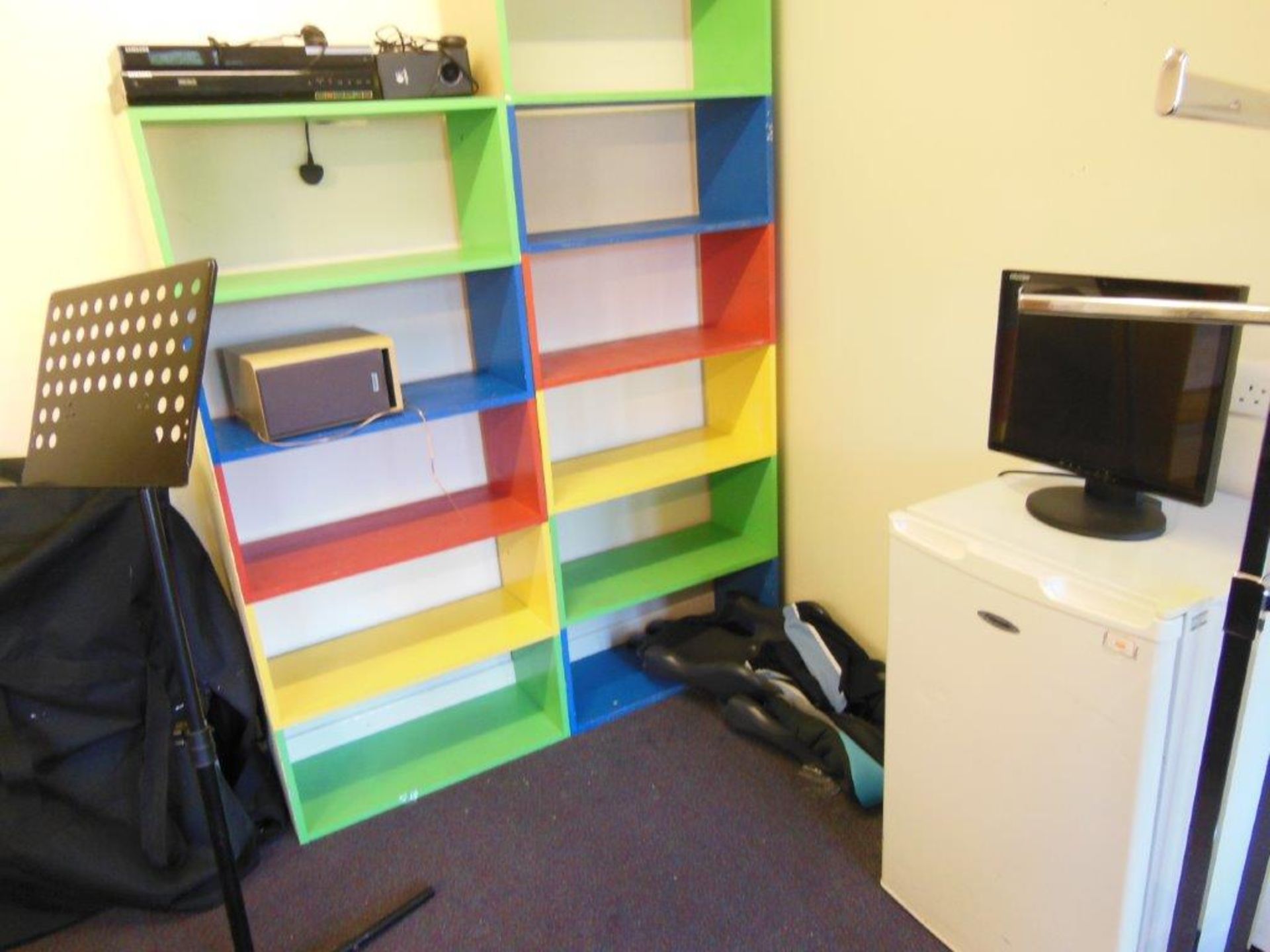 Remaining contents of room to include 3 black tub chairs, brown tub chair, pine dresser, 2 - Image 4 of 6