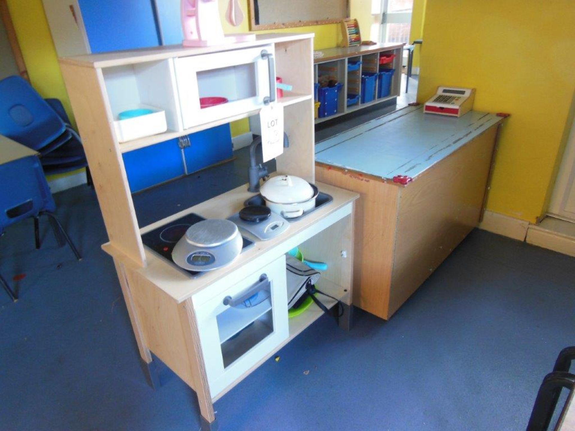Remaining contents of Pre-school Rooms and Store to include 2 tall bookcases, 2 - 180x120cm wipe - Image 6 of 16
