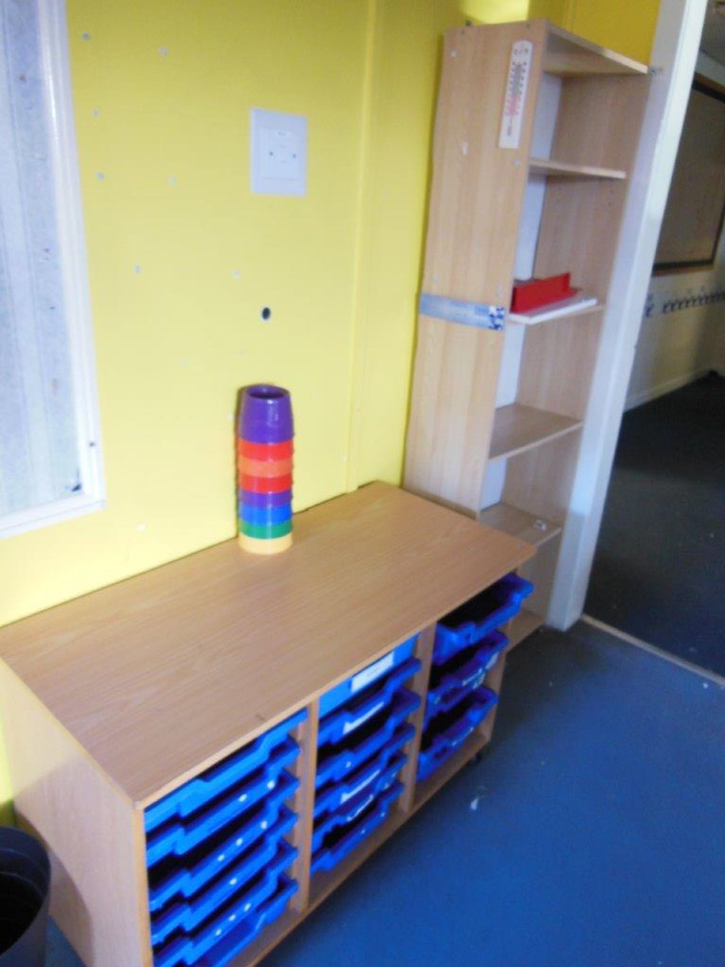 Remaining contents of Pre-school Rooms and Store to include 2 tall bookcases, 2 - 180x120cm wipe - Image 5 of 16