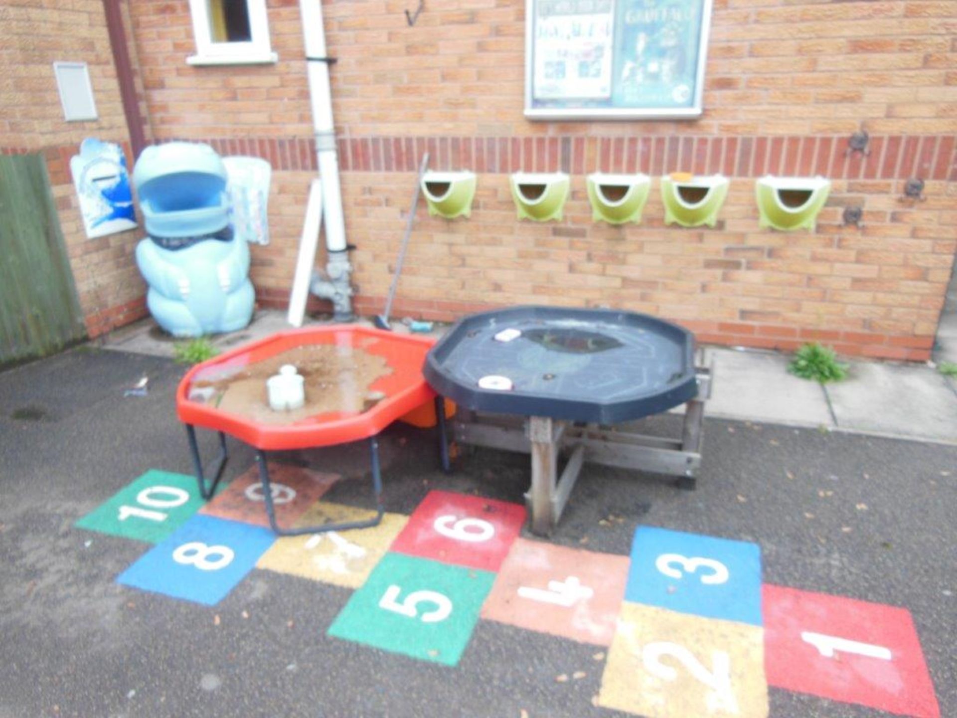 Quantity of outdoor toys including scooters, 2 'Star' benches, 2 playhouses and sundry play - Image 13 of 14