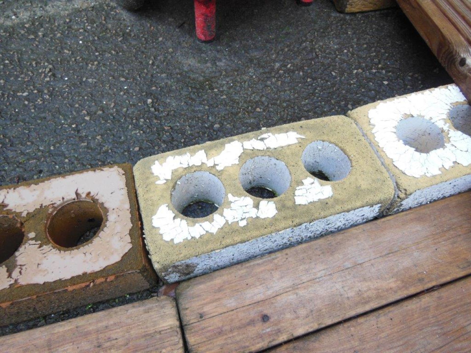 Quantity of outdoor toys including scooters, 2 'Star' benches, 2 playhouses and sundry play - Image 6 of 14