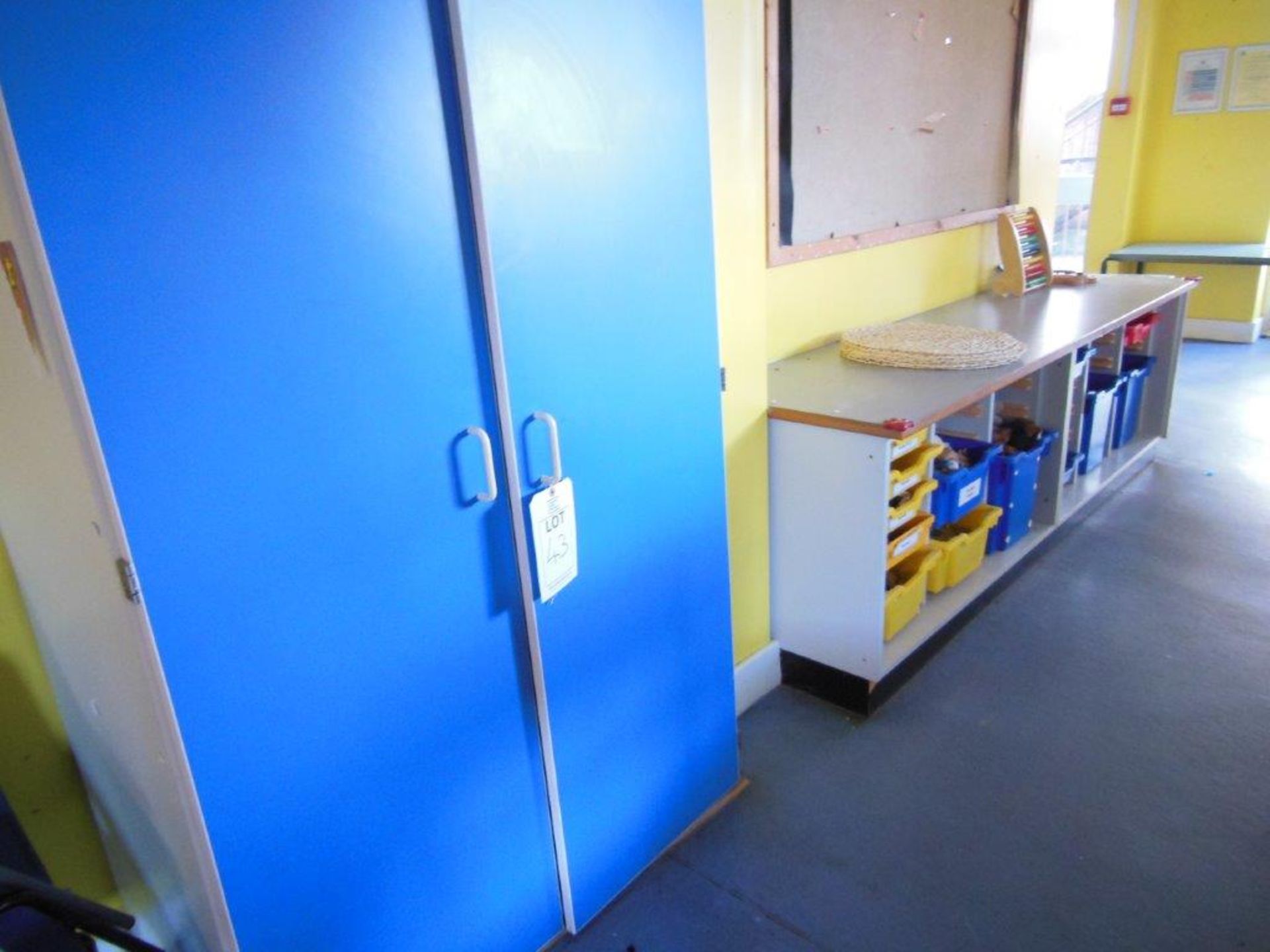 Remaining contents of Pre-school Rooms and Store to include 2 tall bookcases, 2 - 180x120cm wipe - Image 9 of 16