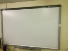 Smart 800DViT board c/w Benq projector. *(Lot located: Milverton Prep School, Park Street,