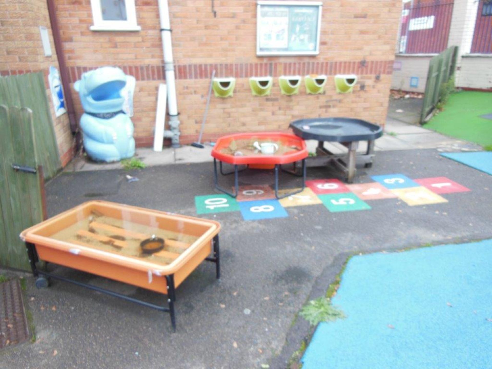 Quantity of outdoor toys including scooters, 2 'Star' benches, 2 playhouses and sundry play - Image 12 of 14