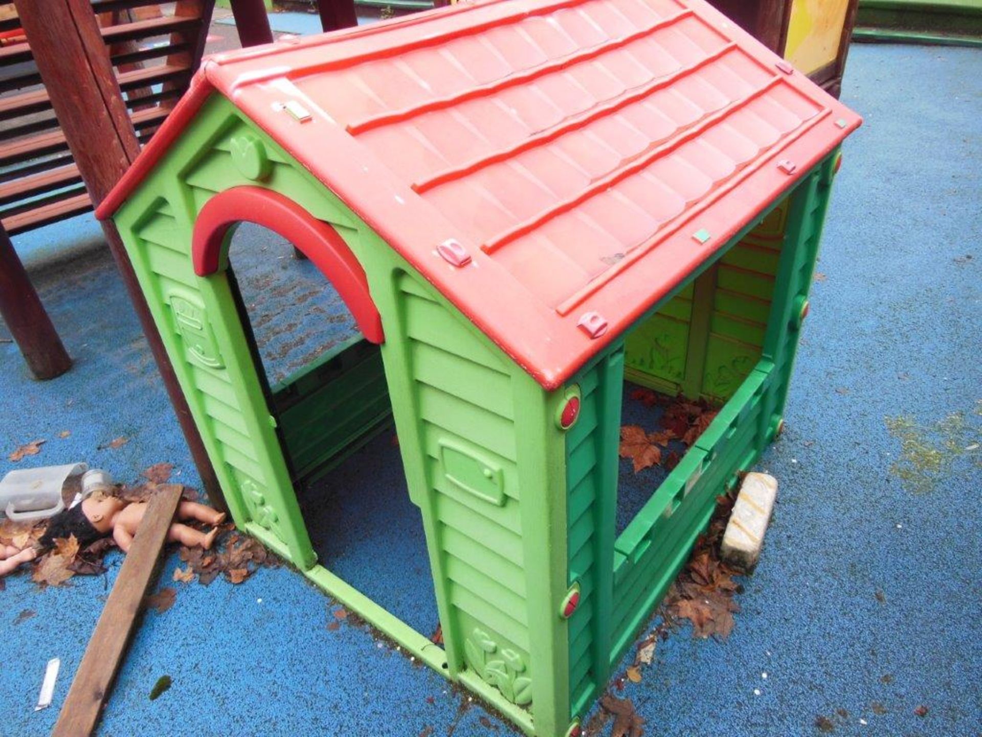 Quantity of outdoor toys including scooters, 2 'Star' benches, 2 playhouses and sundry play - Image 11 of 14