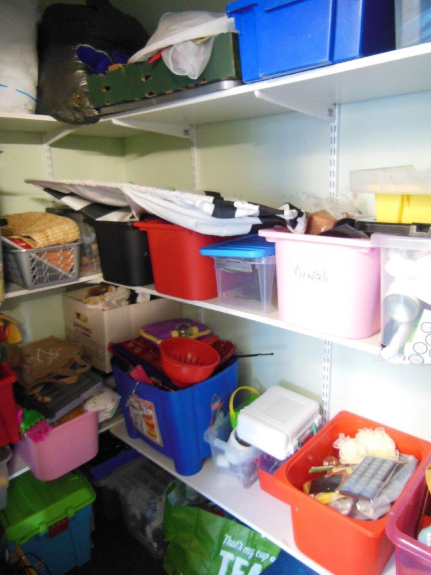 Remaining contents of Pre-school Rooms and Store to include 2 tall bookcases, 2 - 180x120cm wipe - Image 4 of 16