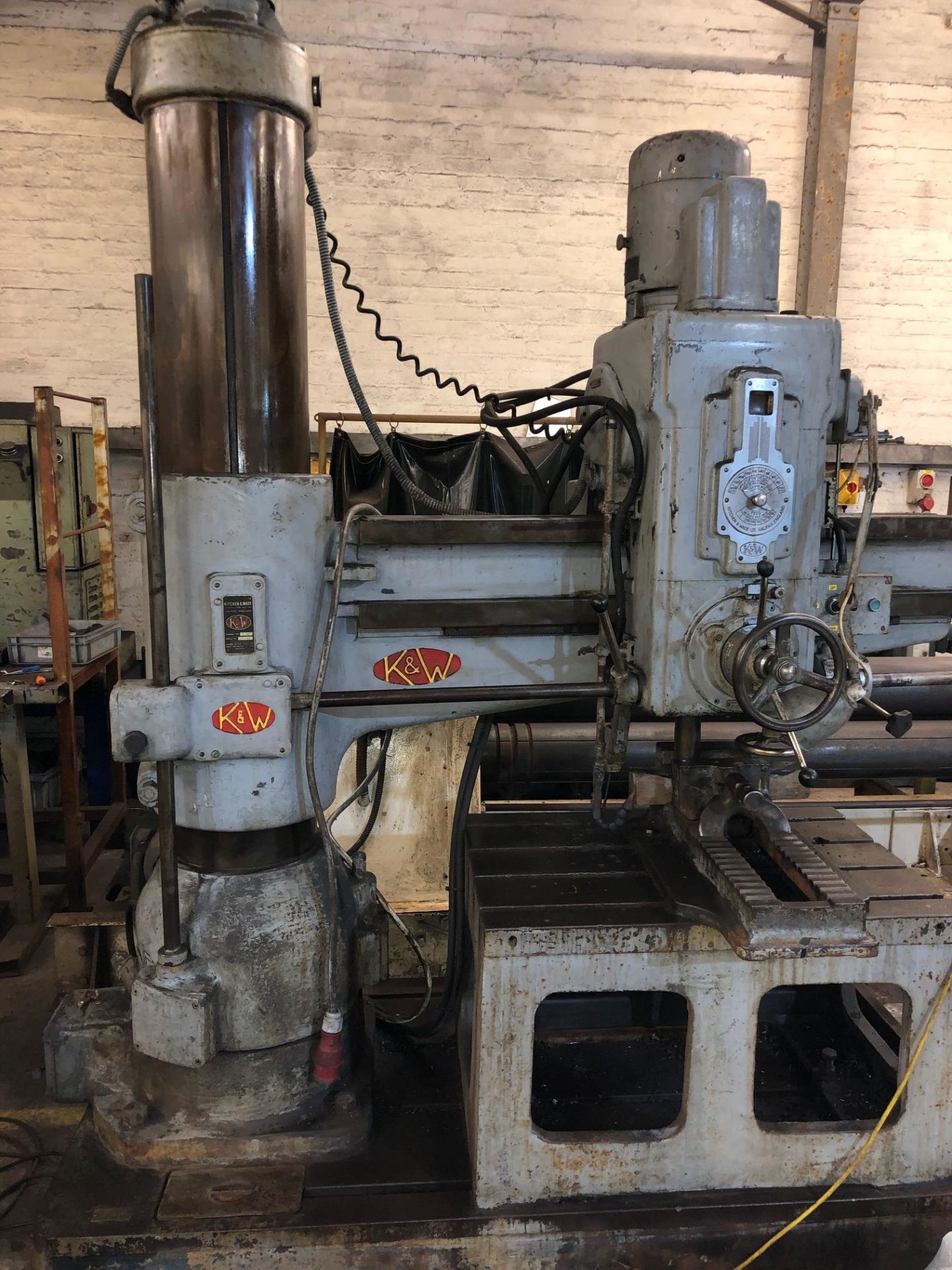 * Kitchen & Wade Radial Arm Drill A Kitchen & Wade Type E26 Radial Arm Drill S/N 17246 c/w Tee - Bild 3 aus 4