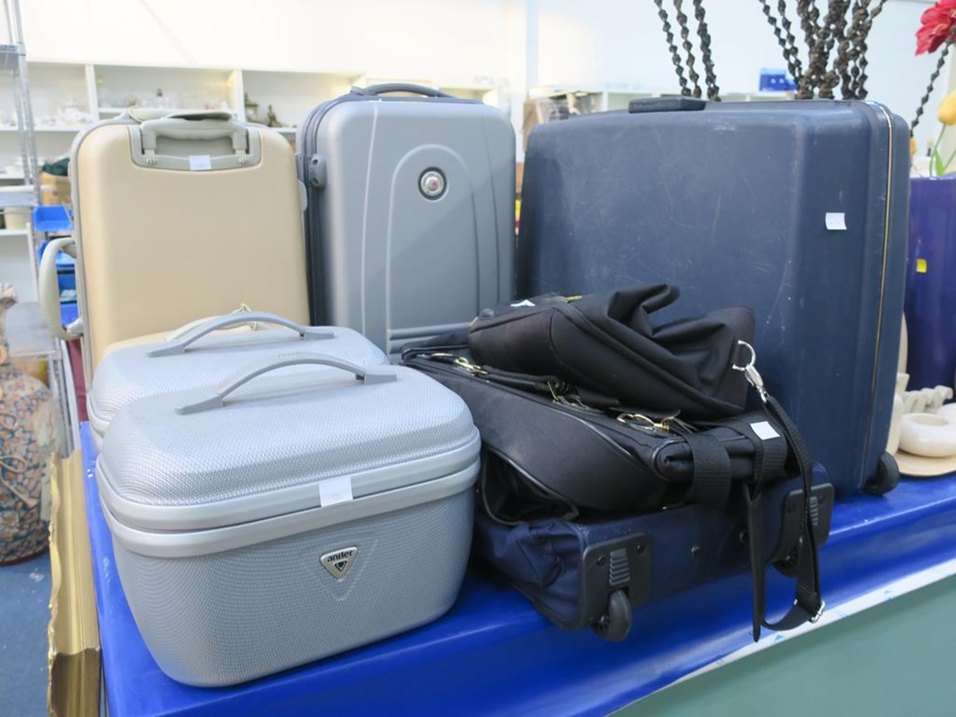 A selection of Suitcases and Luggage Bags (est £20-£40)