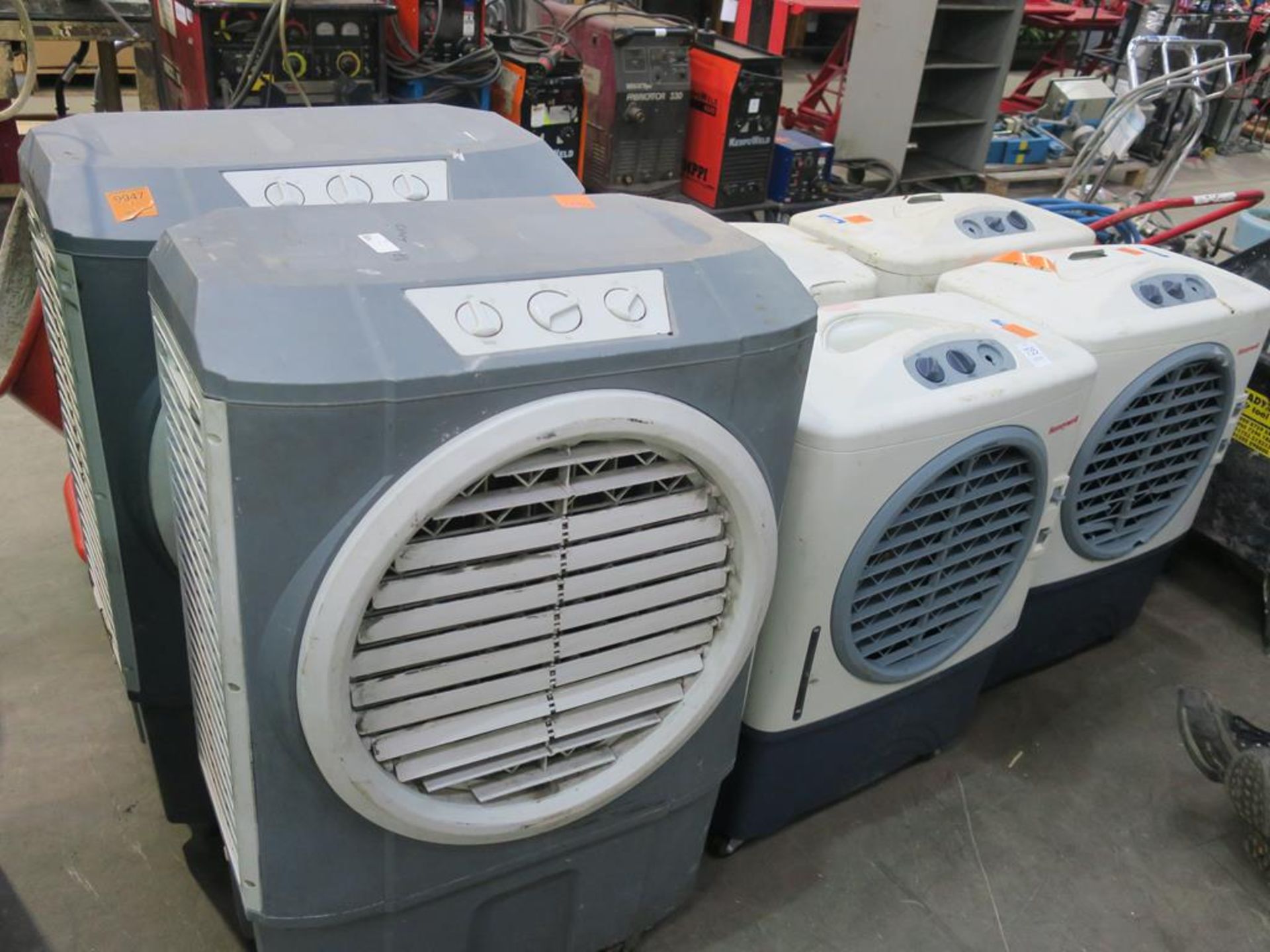 * 4 x HoneyWell Air Conditioner and 2 Others (Spares or Repairs)