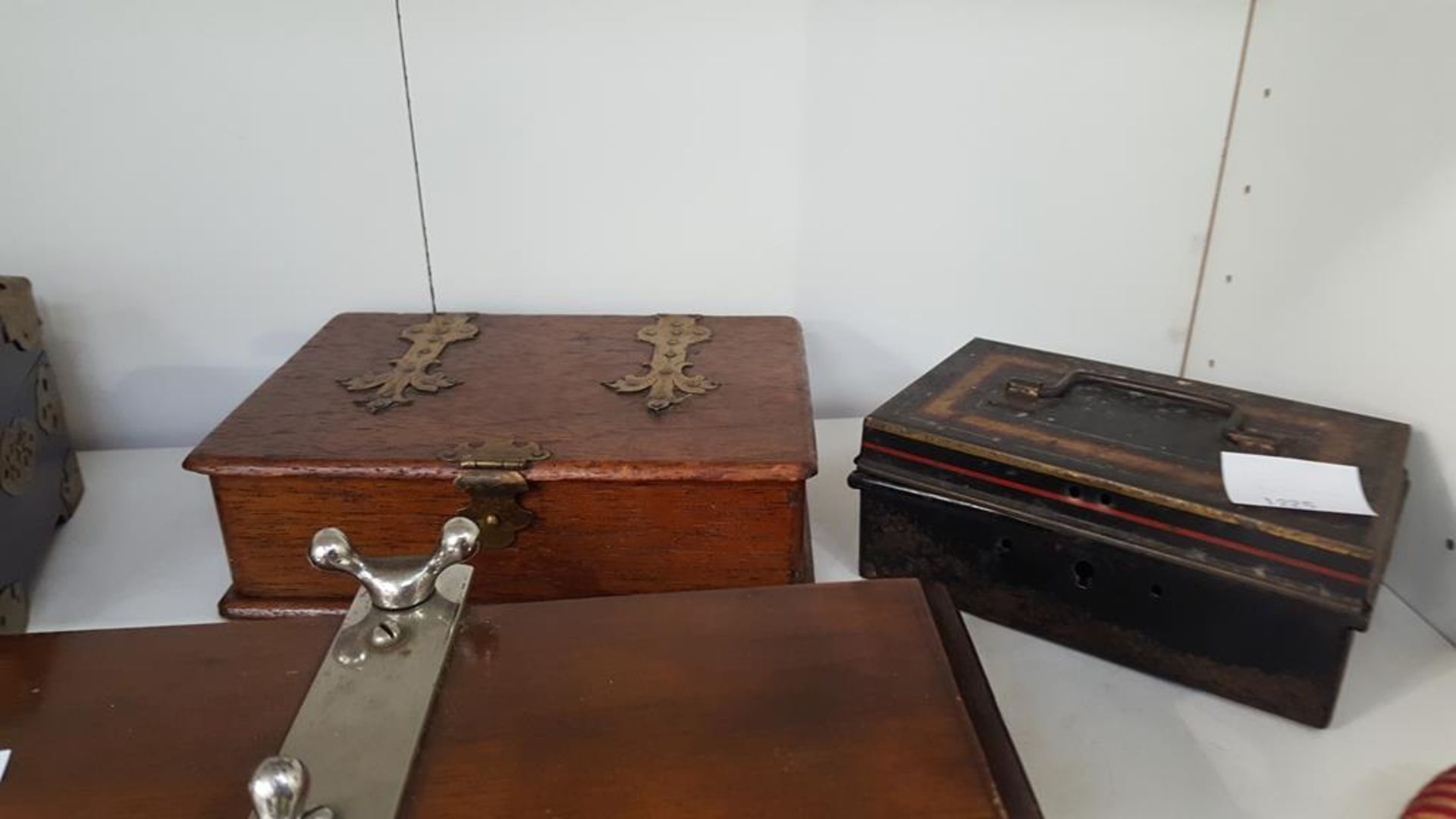 A shelf of assorted items to include a 9ct Gold Wristwatch (plated bracelet), Silver Pocket Watch ( - Image 6 of 6