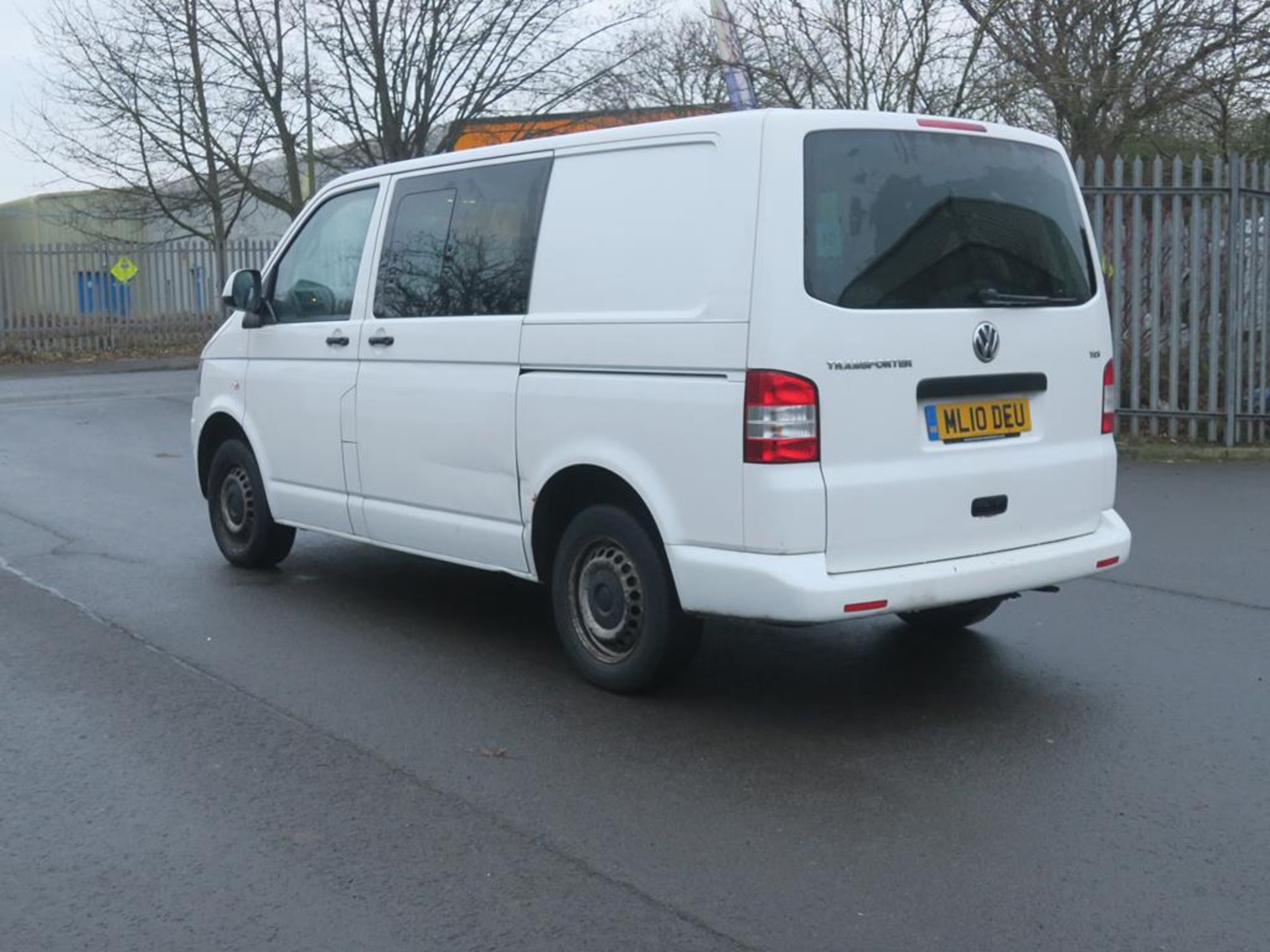 * 2010 Volkswagen Transporter T32 140 TDI SWB 1968cc Diesel 6 Seater, V5 Present, MOT Expires 20 - Image 5 of 22