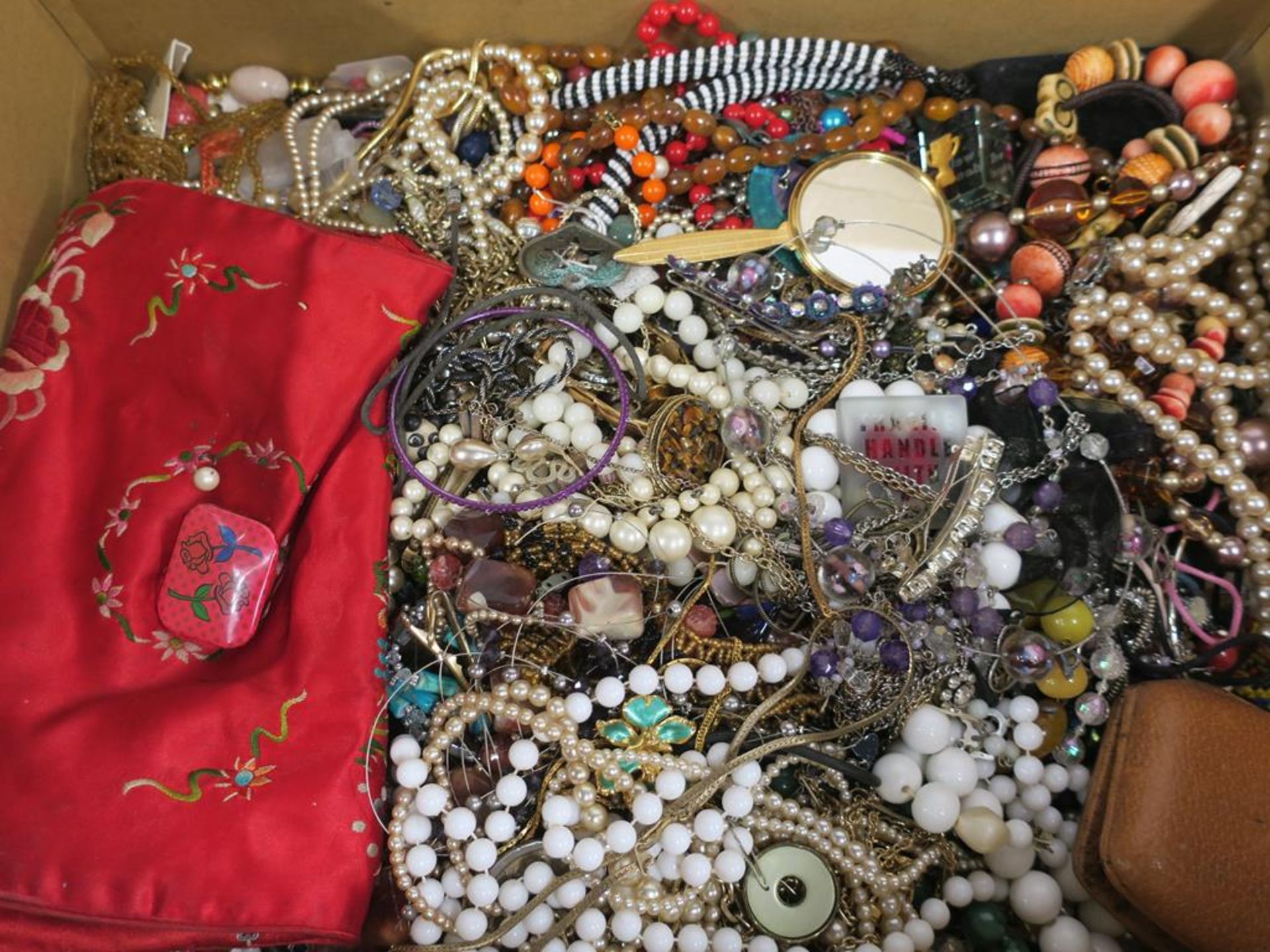 A very large collection of vintage costume Jewellery to include a Russian style past Headdress - Image 2 of 11