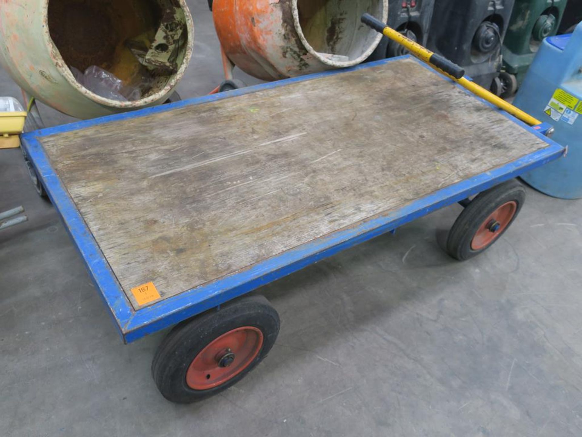 4 Wheeled Porters Trolley 152cm x 76cm. Please Note there is a £5 plus VAT Lift Out Fee on this lot - Image 2 of 2