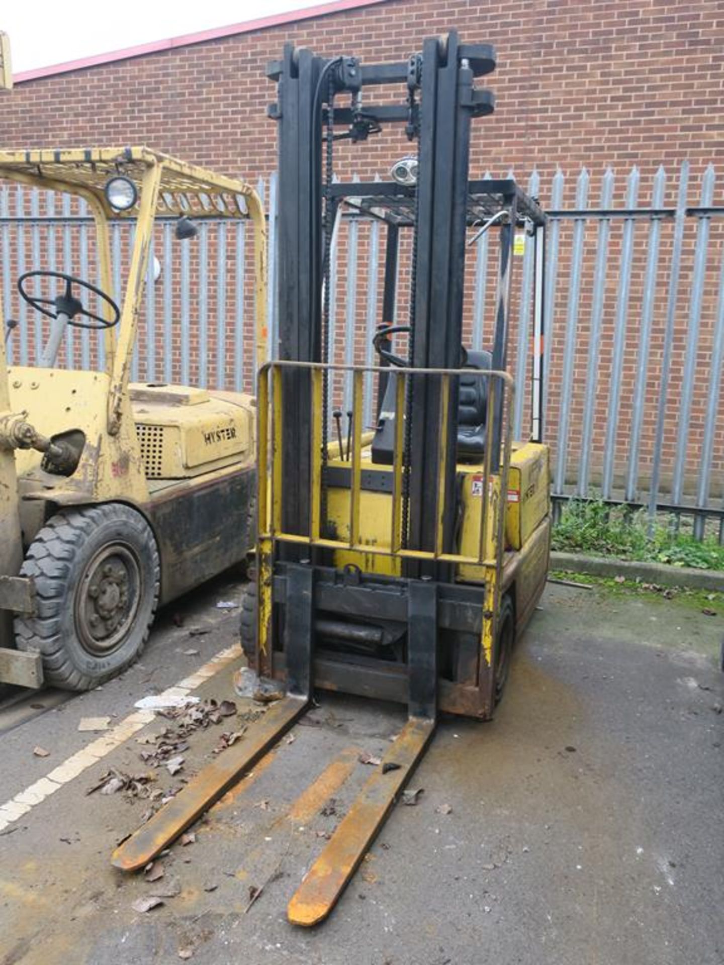 * Hyster 1.50 Electric Forklift with duplex mast and side shift, GNB 2100 LP charger. Please note - Image 7 of 9