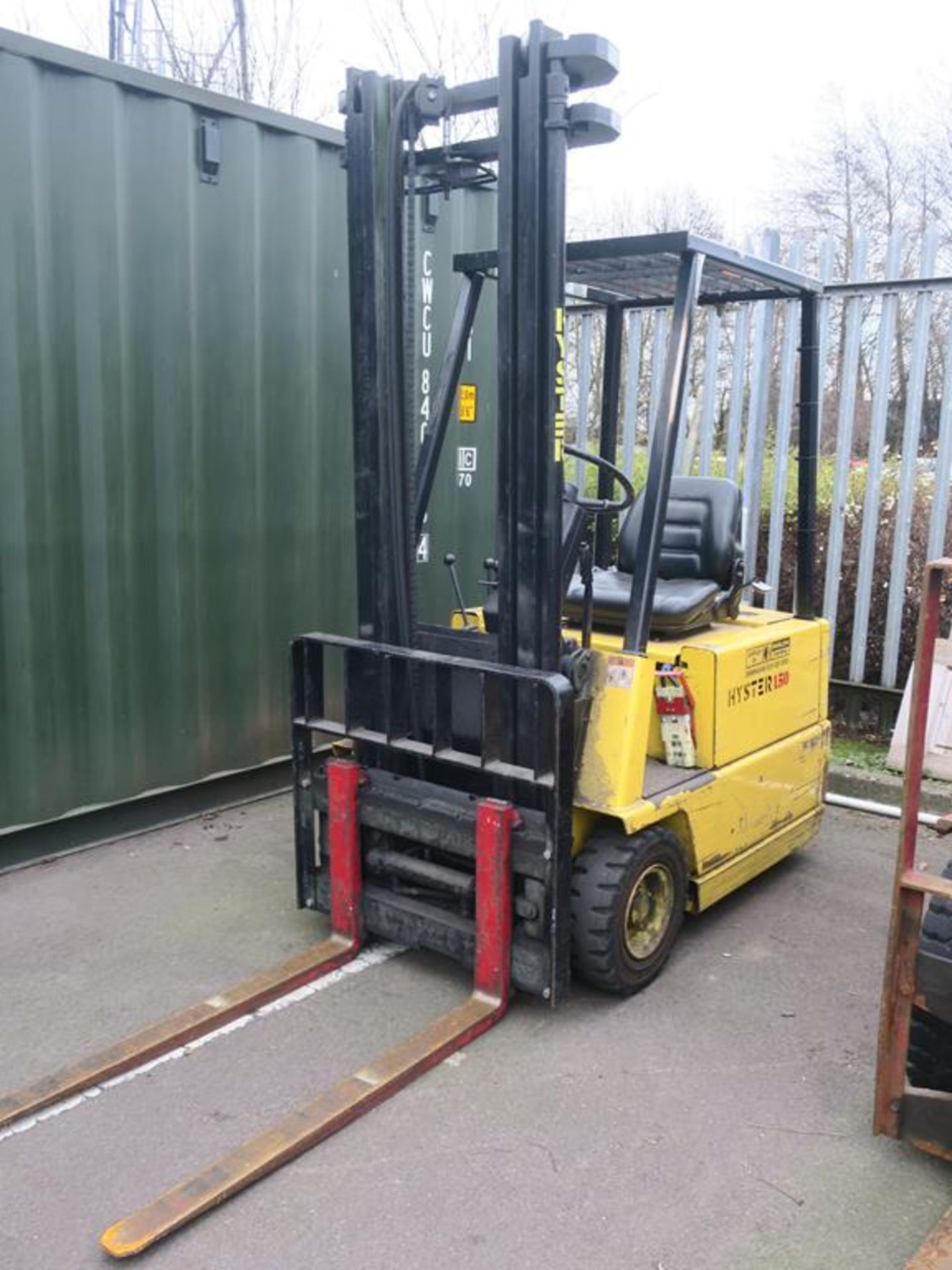 * Hyster 1.50 Electric Fork Lift comes with duplex mast, side shift and charger (RD Power - Image 8 of 10