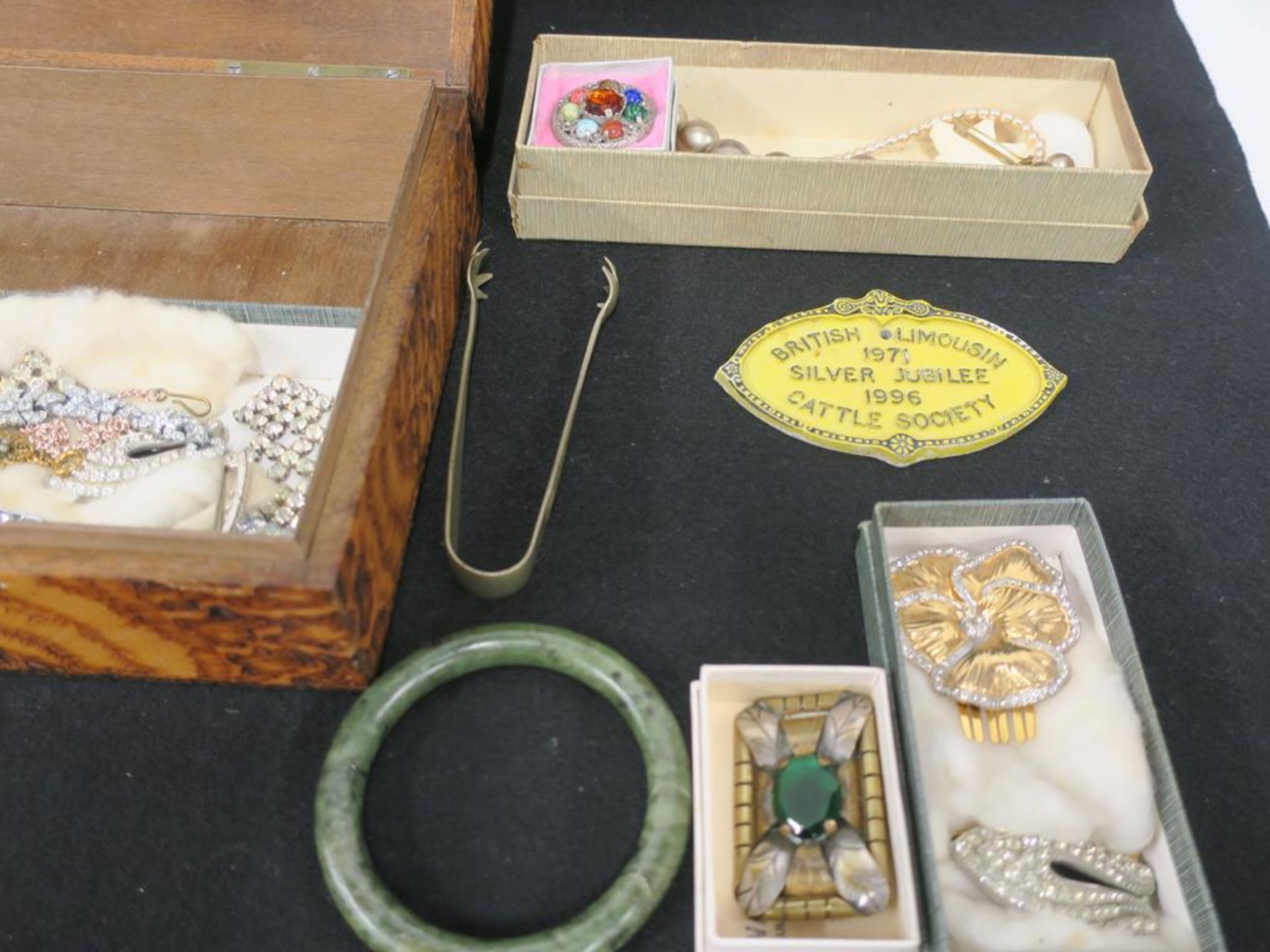 A box to contain vintage costume jewellery including Rose Quartz, Amethyst, a green hardstone bangle - Image 11 of 12