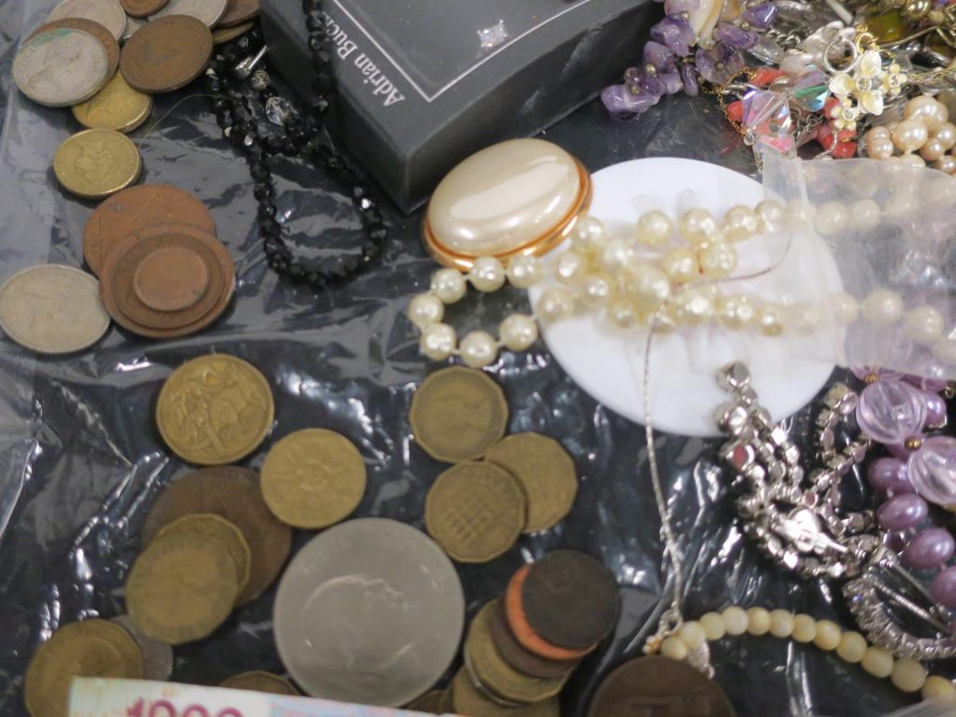 A Large Collection of Costume Jewellery, Necklaces, Brooches etc and a Small Collection of Coins ( - Image 3 of 6