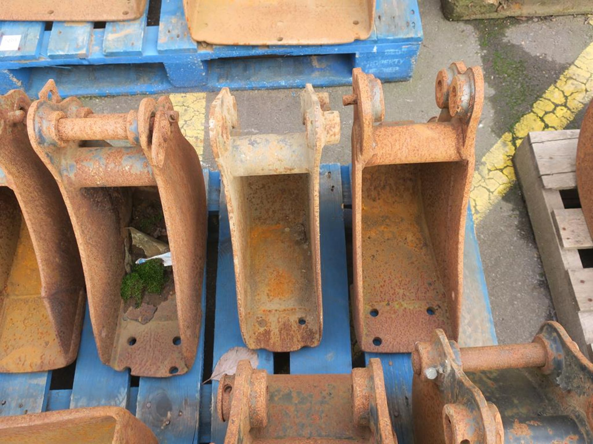 * 9 x Various Digger Buckets. Please Note there is a £5 plus VAT Lift Out Fee on this lot - Image 5 of 5