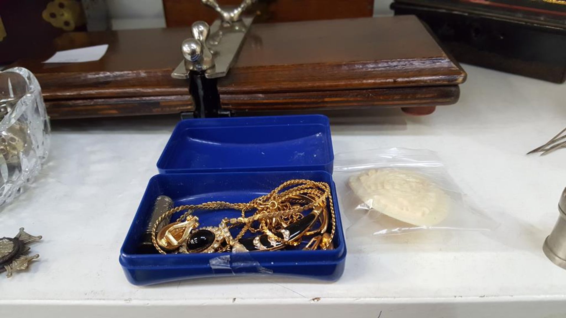 A shelf of assorted items to include a 9ct Gold Wristwatch (plated bracelet), Silver Pocket Watch ( - Image 4 of 6